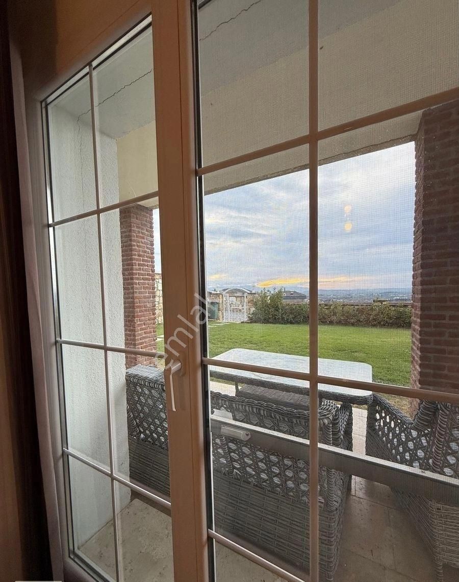 Foça Hayat’da Havuzlu Sitede Özel Bahçeli Eşyalı Lüx Villa - Görsel 33