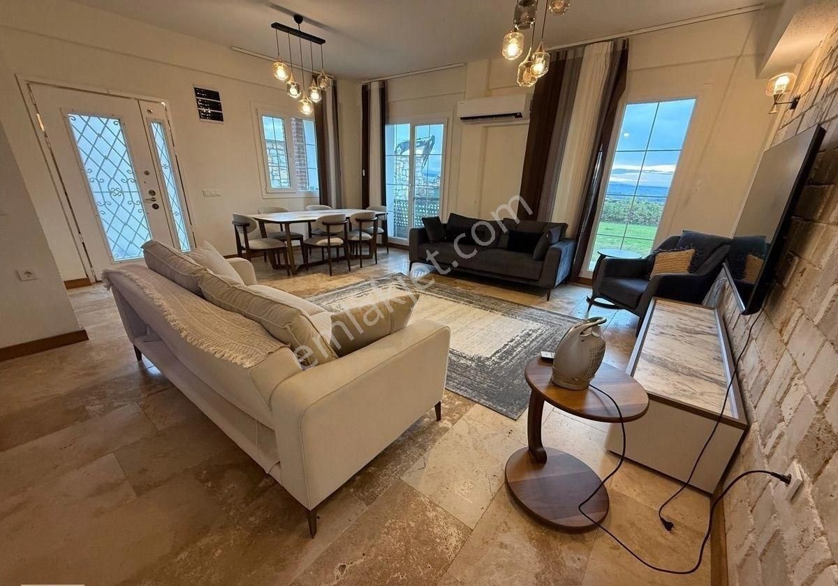 Foça Hayat’da Havuzlu Sitede Özel Bahçeli Eşyalı Lüx Villa - Görsel 23