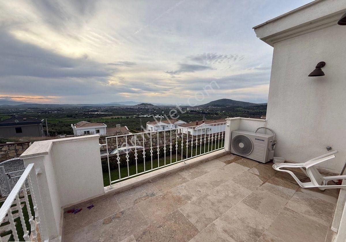 Foça Hayat’da Havuzlu Sitede Özel Bahçeli Eşyalı Lüx Villa - Görsel 8