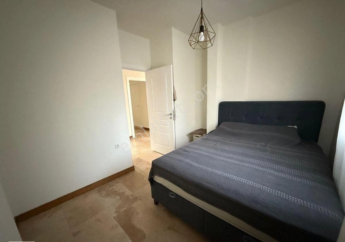 Foça Hayat’da Havuzlu Sitede Özel Bahçeli Eşyalı Lüx Villa - Görsel 35