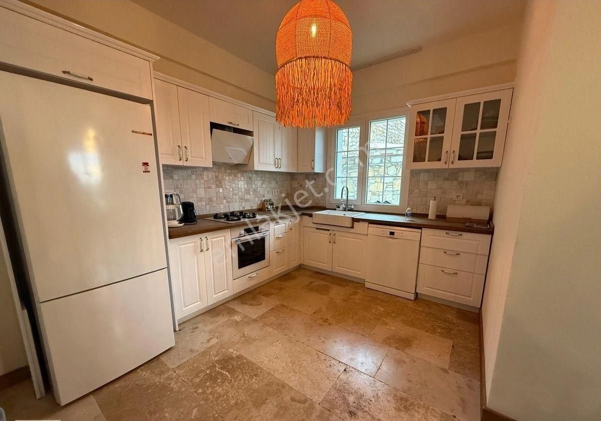 Foça Hayat’da Havuzlu Sitede Özel Bahçeli Eşyalı Lüx Villa - Görsel 20