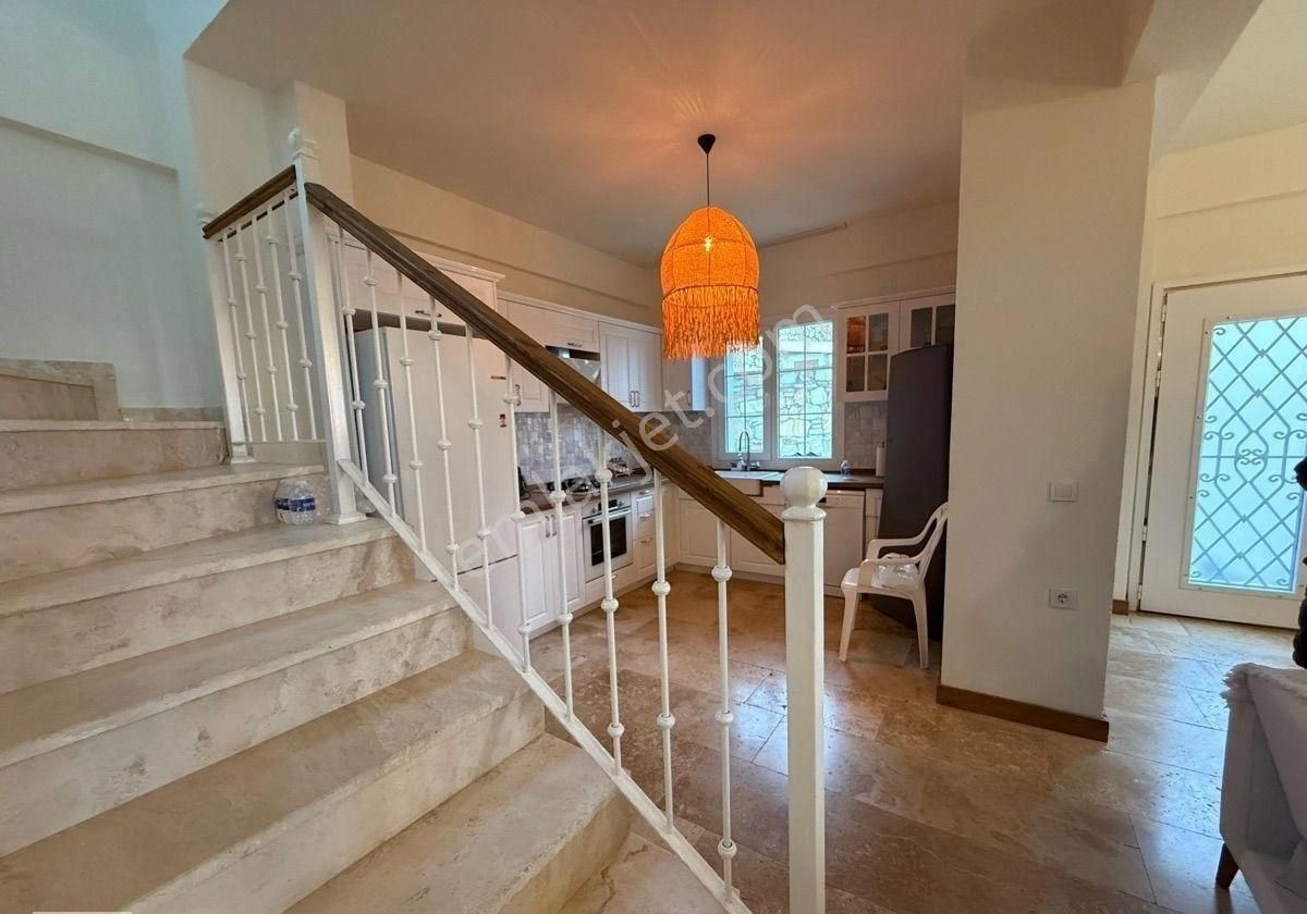 Foça Hayat’da Havuzlu Sitede Özel Bahçeli Eşyalı Lüx Villa - Görsel 2