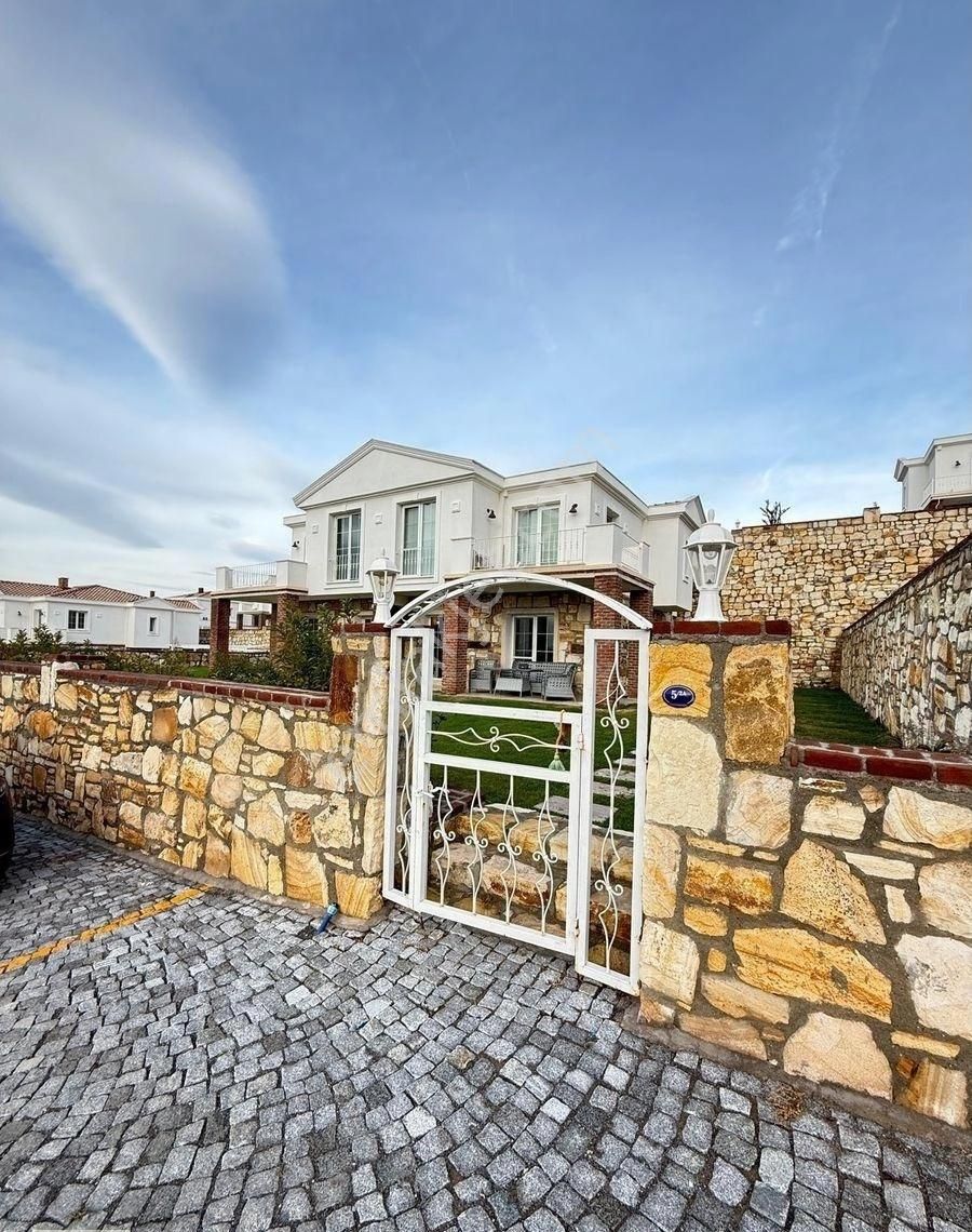 Foça Hayat’da Havuzlu Sitede Özel Bahçeli Eşyalı Lüx Villa - Görsel 34