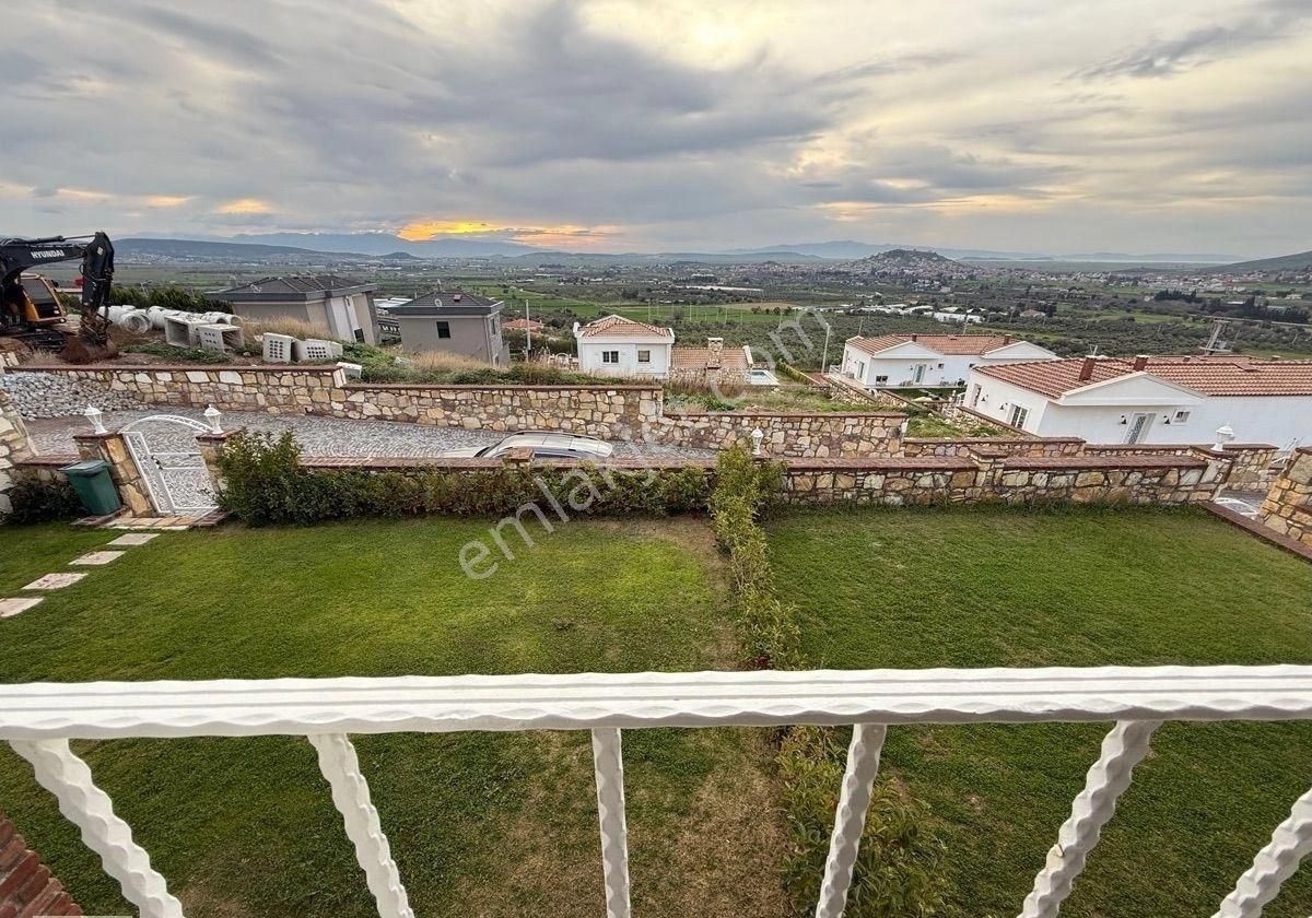 Foça Hayat’da Havuzlu Sitede Özel Bahçeli Eşyalı Lüx Villa - Görsel 16