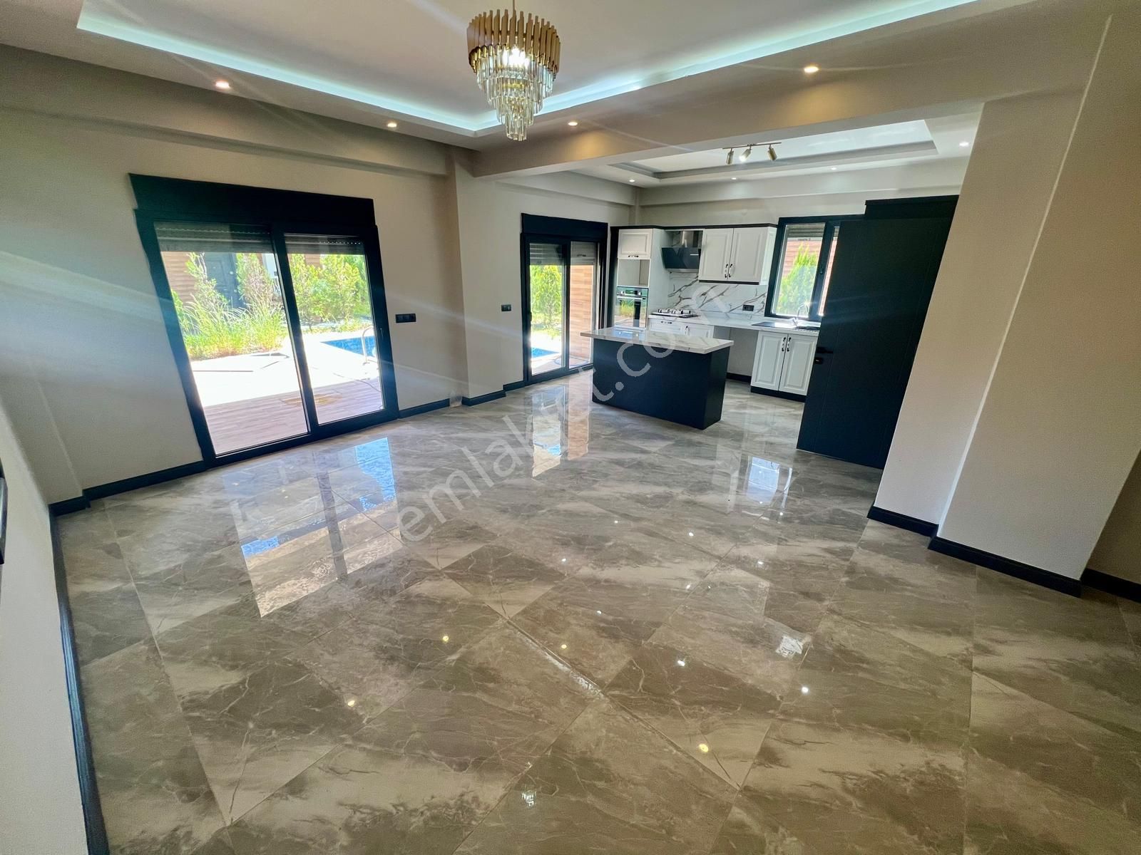 Akçay Aras Emlaktan Gürede Site İçi Müstakil 5+1 Havuzlu Villa - Görsel 12