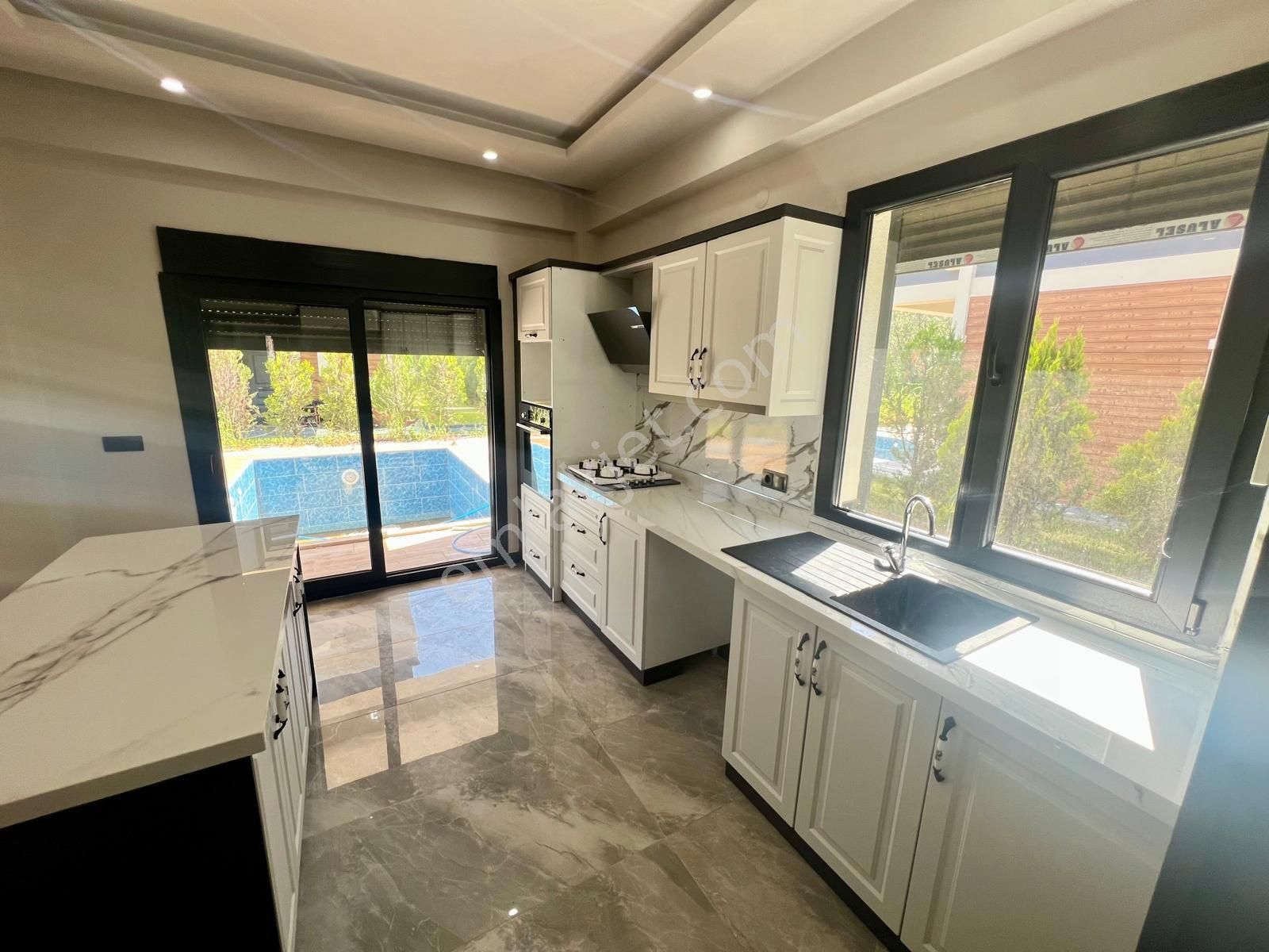 Akçay Aras Emlaktan Gürede Site İçi Müstakil 5+1 Havuzlu Villa - Görsel 14