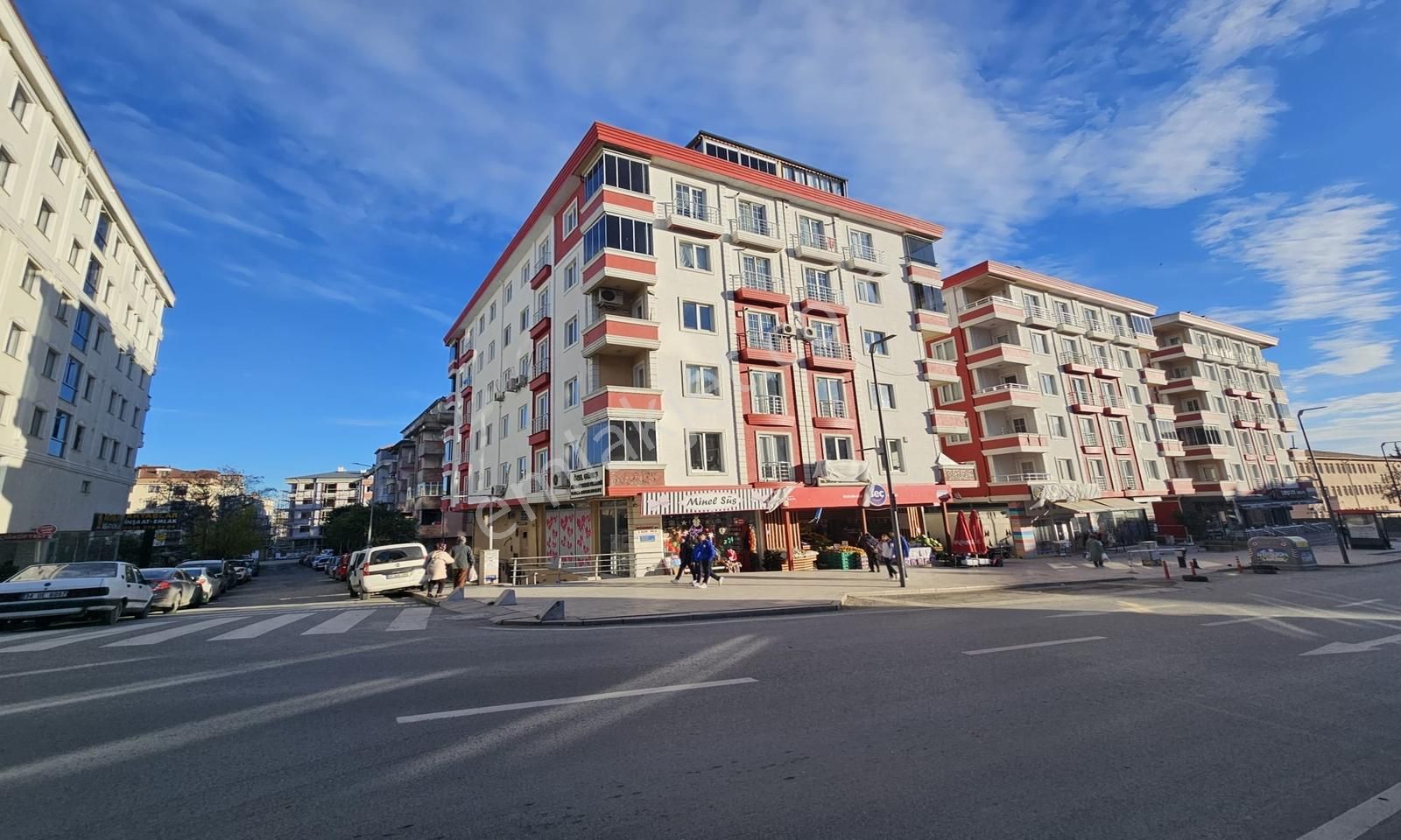Çerkezköy Öztrak Caddesinde 4+1 Çift Banyolu Asansörlü Dublexs - Görsel 2