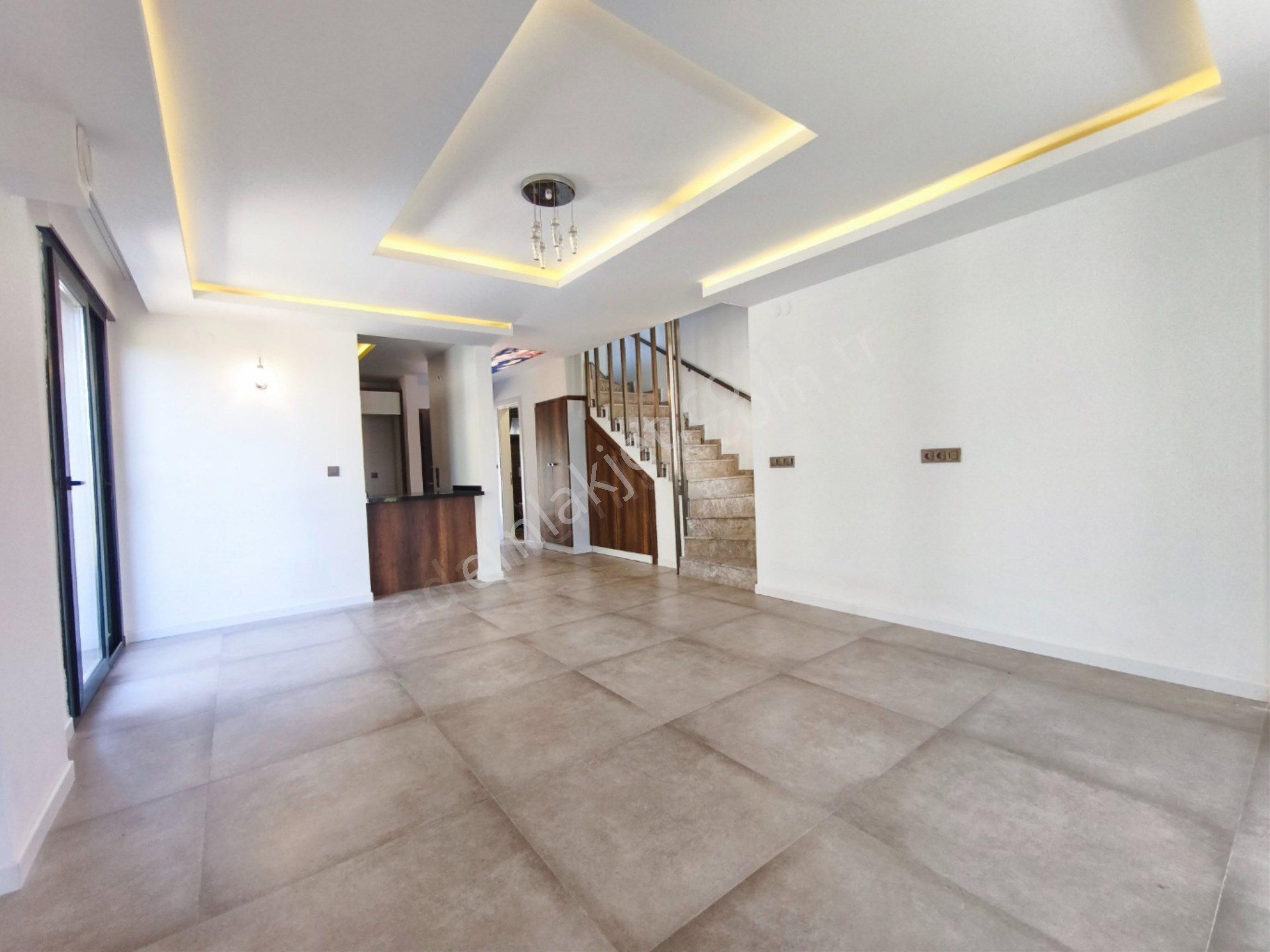 Kuşadasında Müstakil Bahçeli Özel Otoparklı 3+1 Havuzlu Sitede Villa - Görsel 4