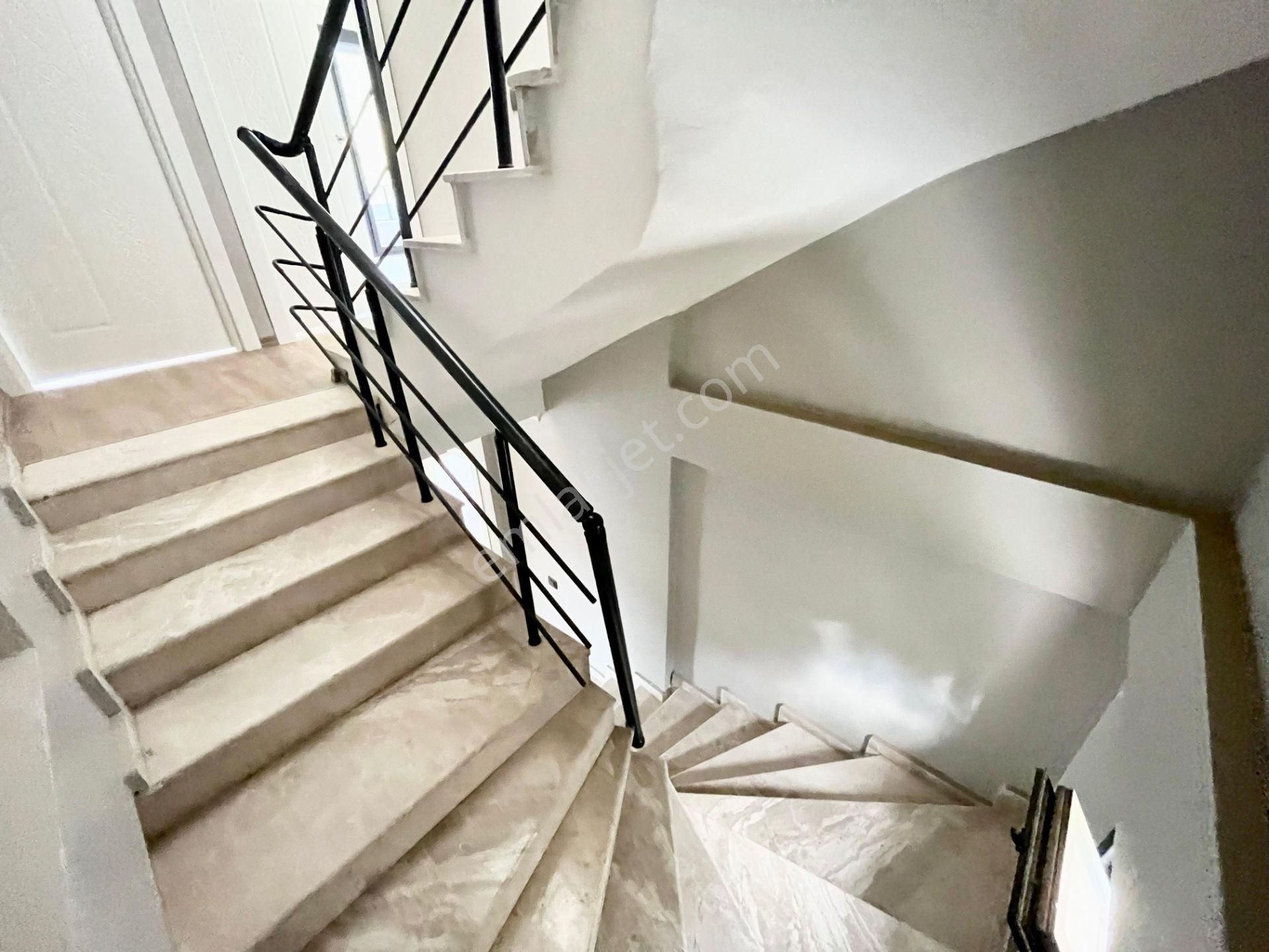 Yüksel'den Güre'de Satılık Havuz Manzaralı Emsalsiz Fiyata Lux 4+1 Villa - Görsel 12