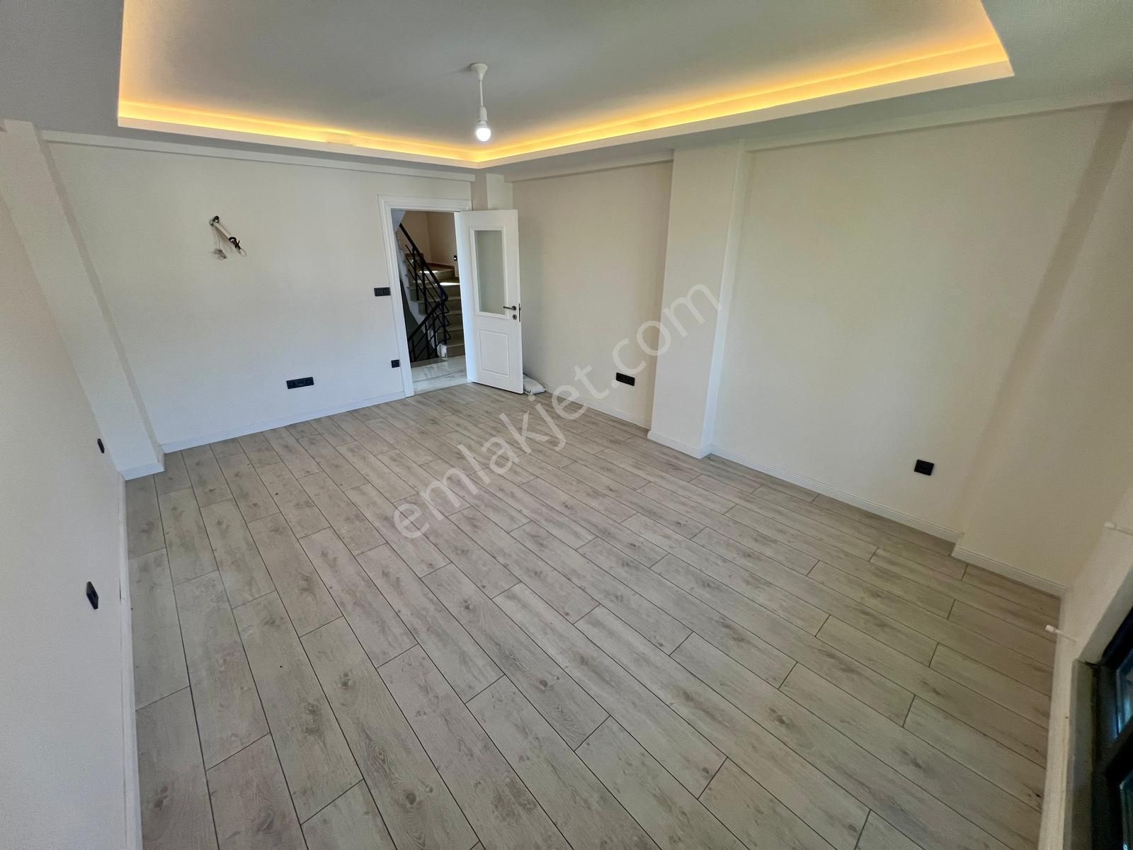 Akçay Aras Emlaktan Gürede Geniş Bahçeli 7+1 Müstakil Villa - Görsel 12