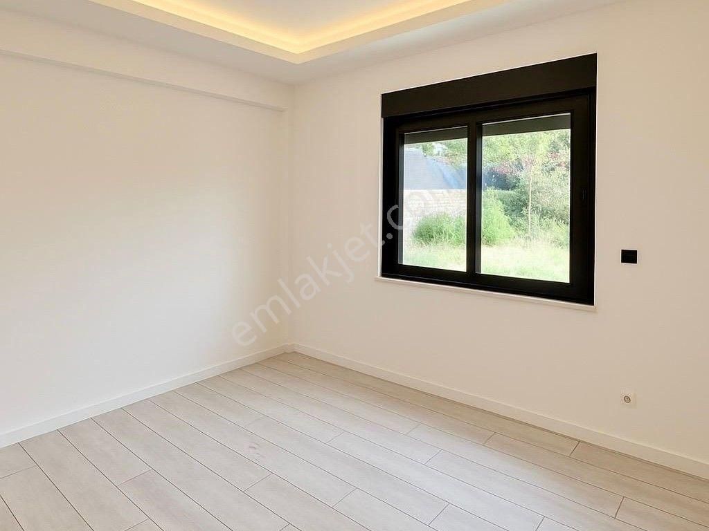 Akçay Aras Emlaktan Gürede Geniş Bahçeli 7+1 Müstakil Villa - Görsel 15