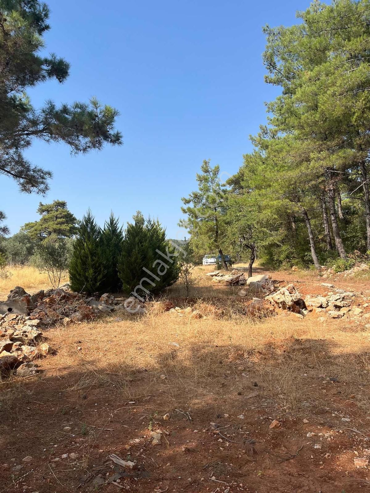 Akyakaya 8 Km Mesafede Etrafı Çevrili Herşeyi İle Tam Yatırımlık - Görsel 3