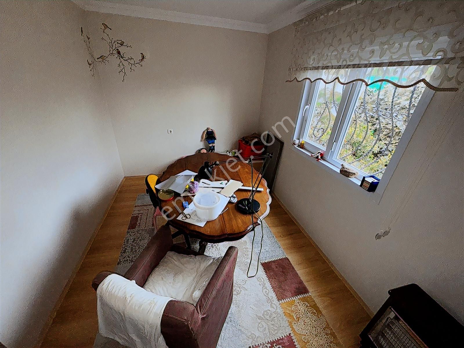 Emirseyitte Anayol Üzerinde 2945m2 İçerisinde 2+1 Evi Olan - Görsel 15