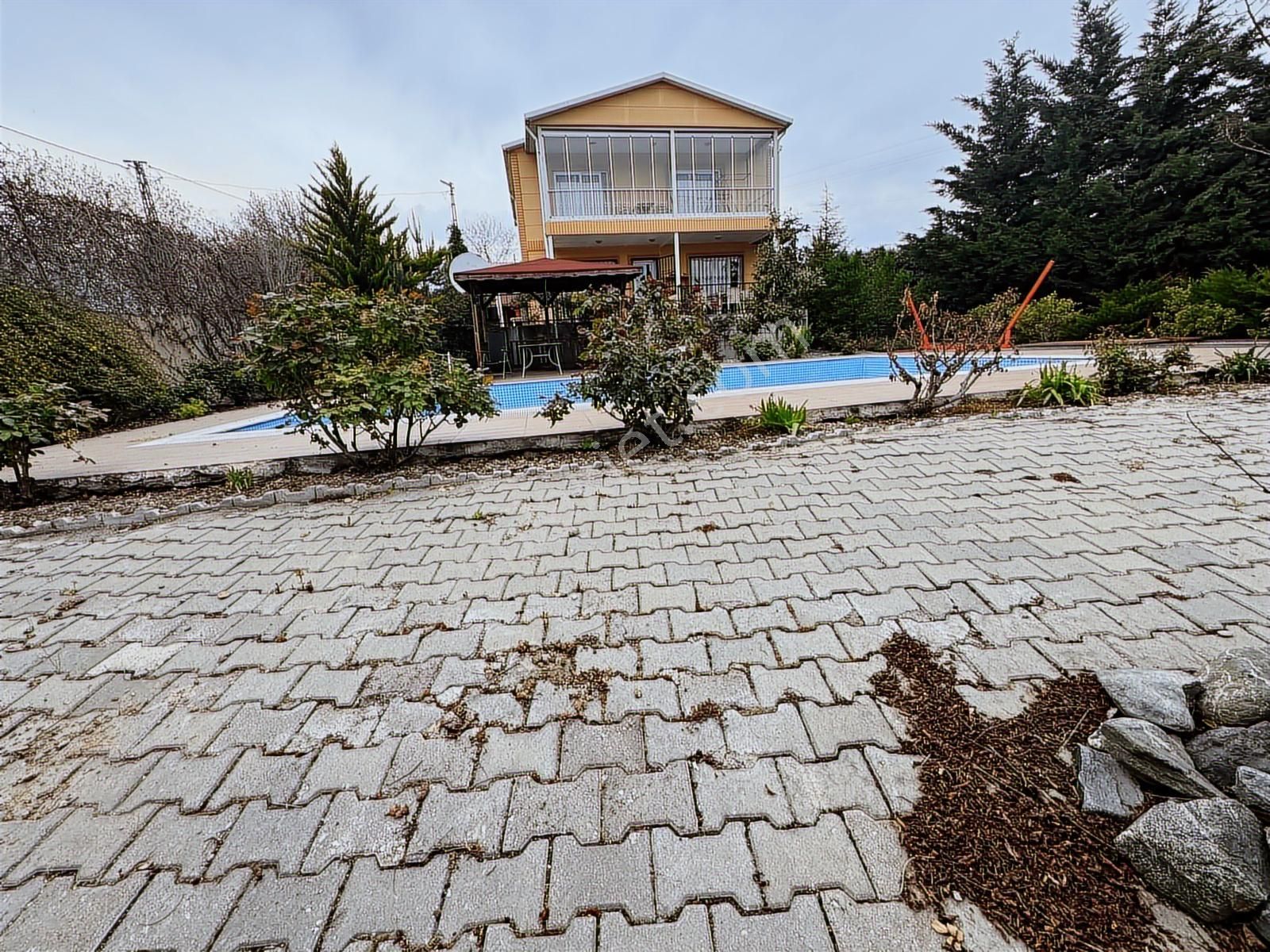 Emirseyitte Anayol Üzerinde 2945m2 İçerisinde 2+1 Evi Olan - Görsel 3