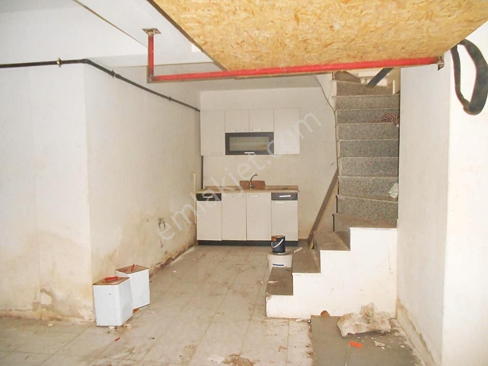 Bakırköy Osmaniye De Giriş:55m2+wc Alt Kat:65m2+mutfak - Görsel 3