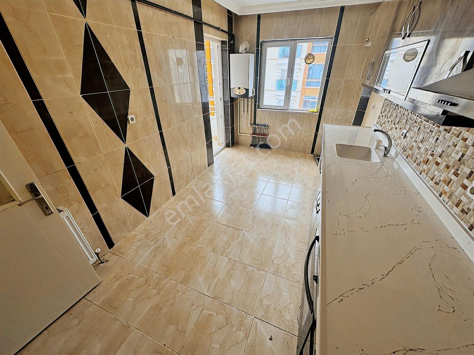 4+1 Merkezi Lokasyon 140m2 Ebeveyn Banyo Ön Cephe - Görsel 14