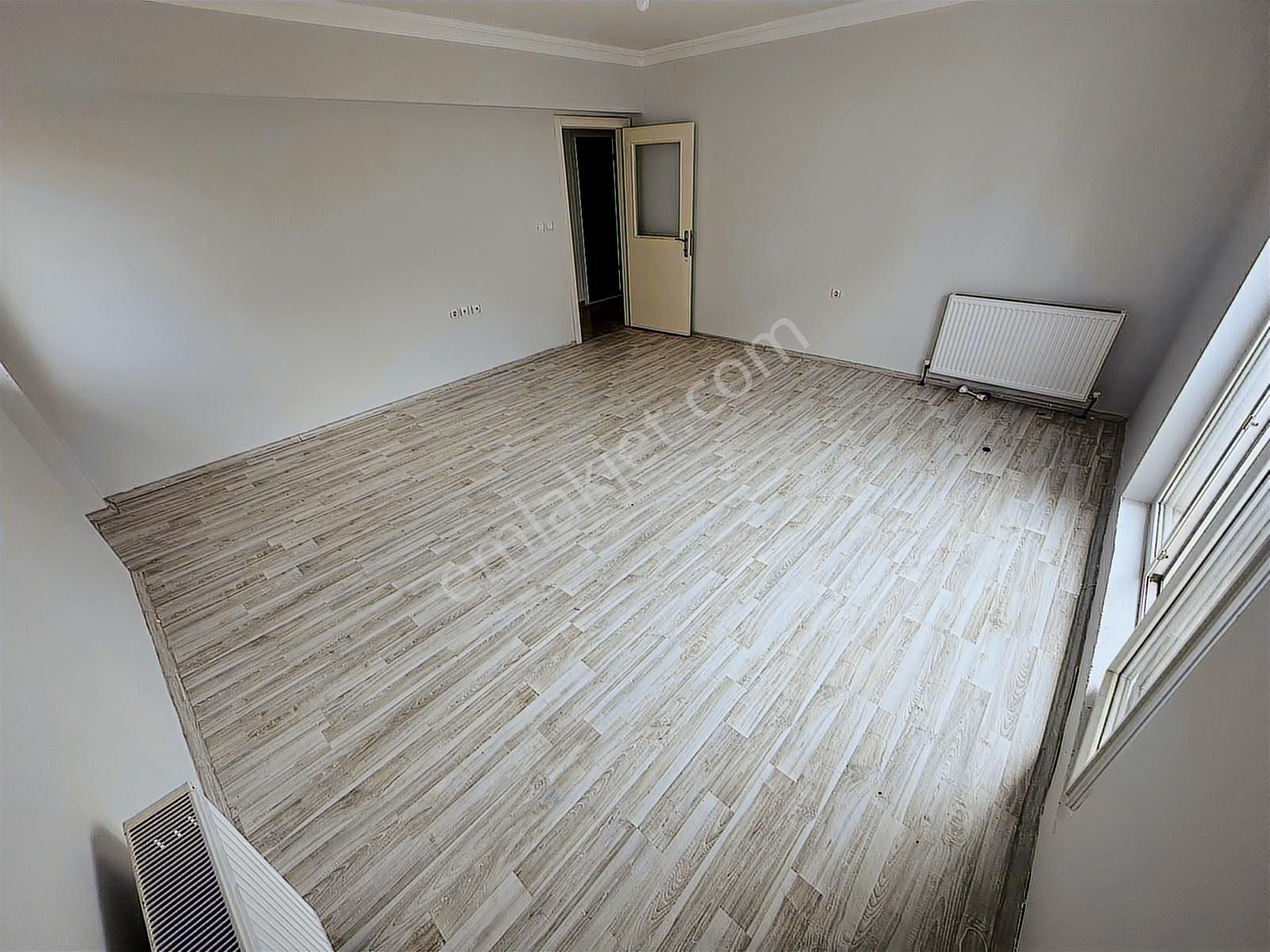 4+1 Merkezi Lokasyon 140m2 Ebeveyn Banyo Ön Cephe - Görsel 10