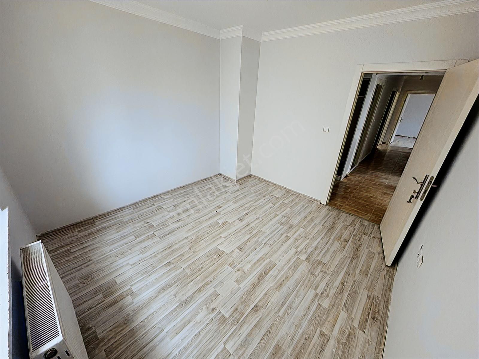 4+1 Merkezi Lokasyon 140m2 Ebeveyn Banyo Ön Cephe - Görsel 16
