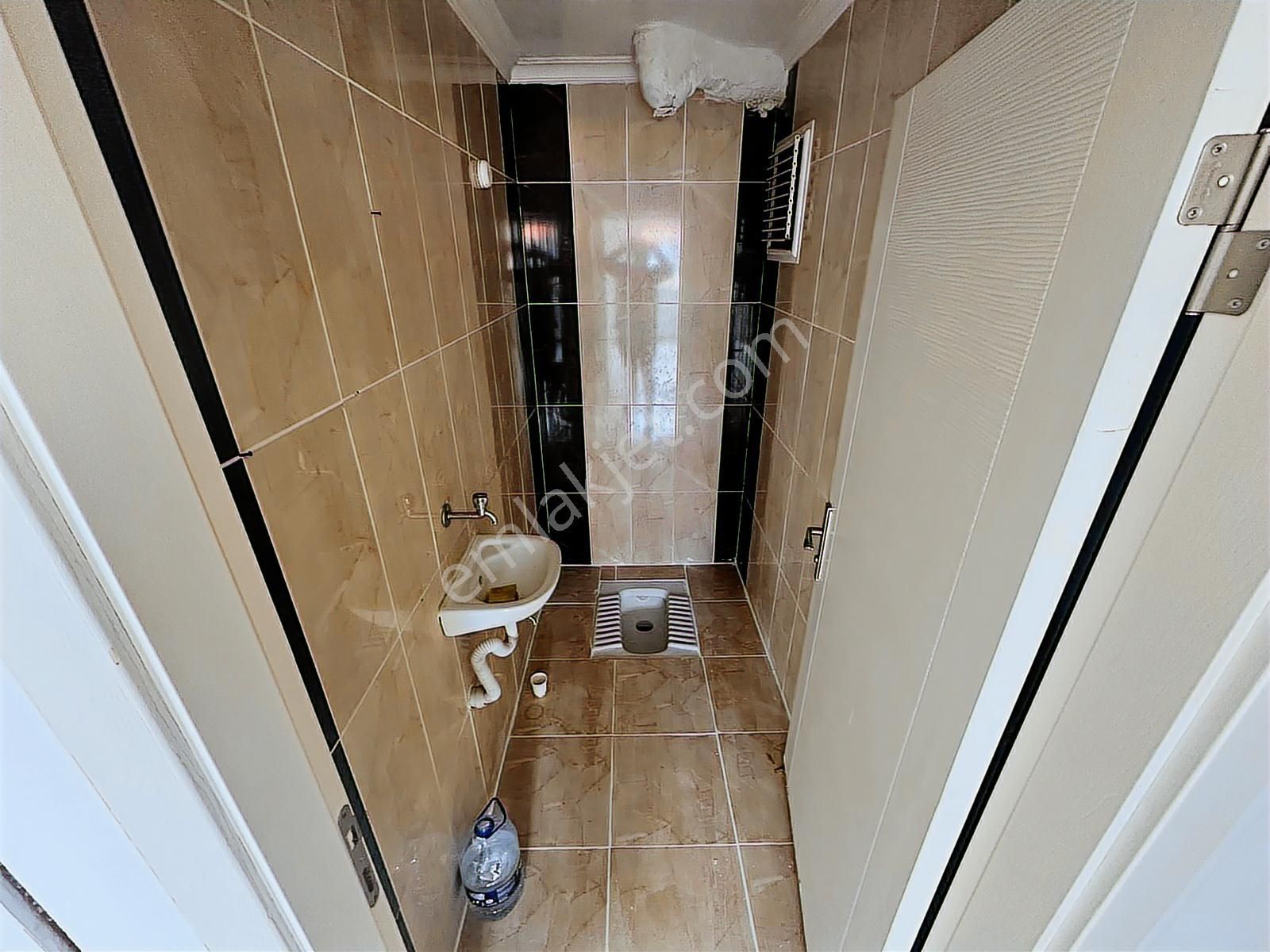 4+1 Merkezi Lokasyon 140m2 Ebeveyn Banyo Ön Cephe - Görsel 12