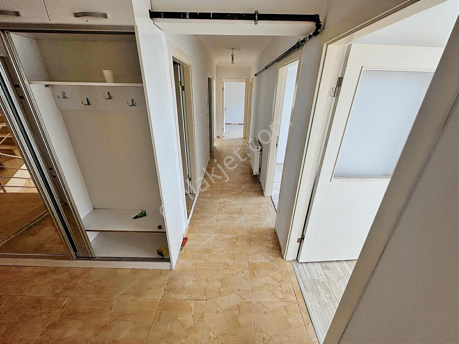 4+1 Merkezi Lokasyon 140m2 Ebeveyn Banyo Ön Cephe - Görsel 25