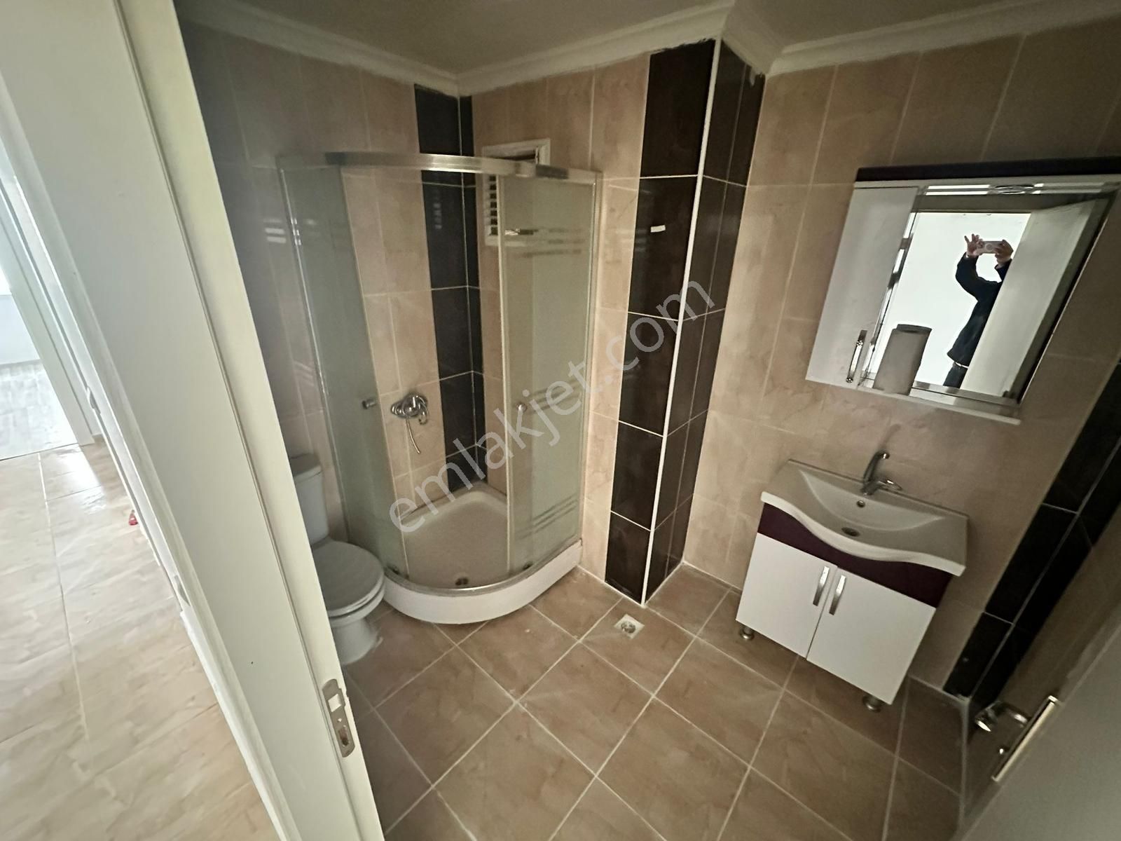 4+1 Merkezi Lokasyon 140m2 Ebeveyn Banyo Ön Cephe - Görsel 8