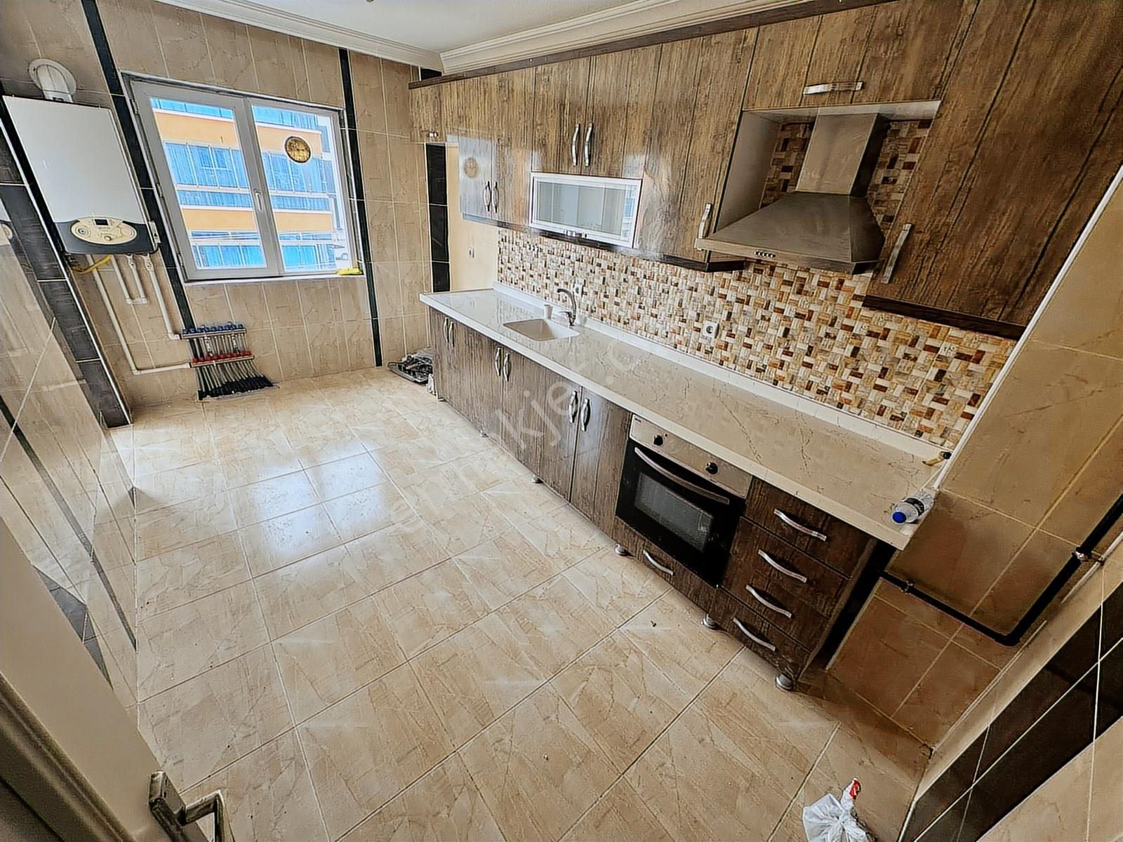 4+1 Merkezi Lokasyon 140m2 Ebeveyn Banyo Ön Cephe