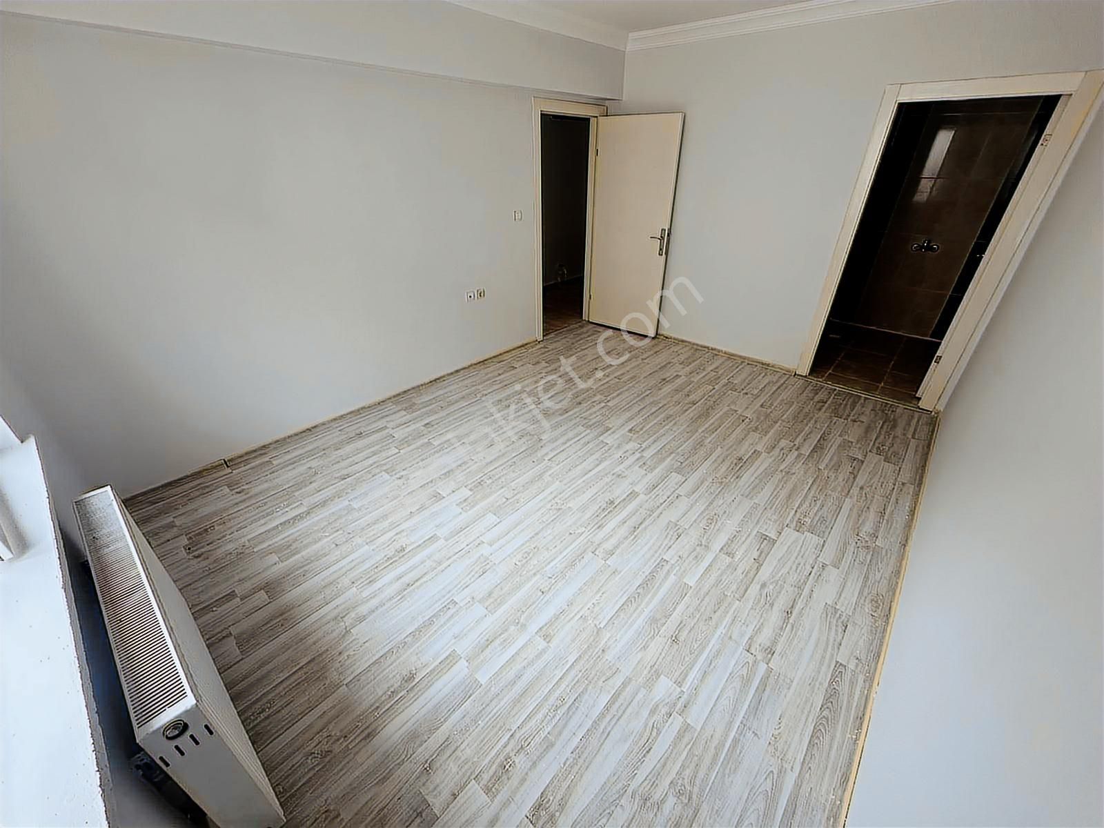 4+1 Merkezi Lokasyon 140m2 Ebeveyn Banyo Ön Cephe - Görsel 7