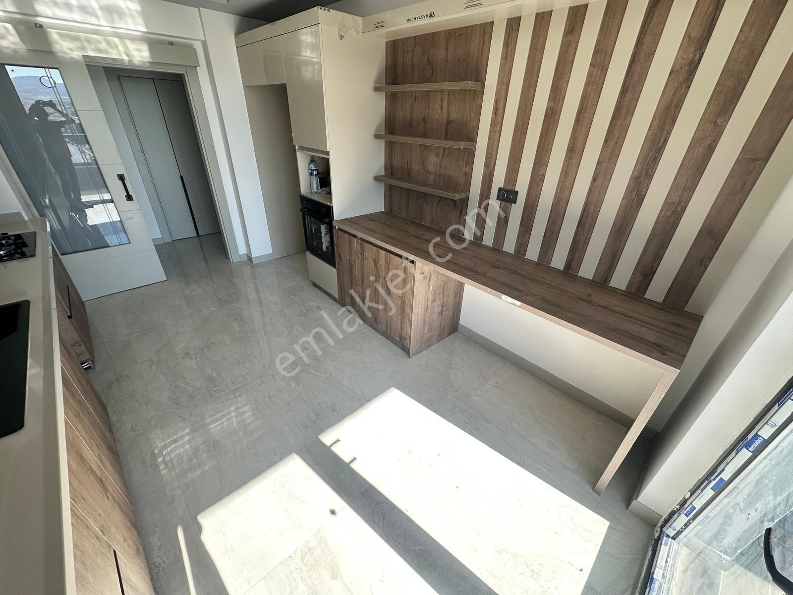 **site Dairesi** Son Kat 3+1 Manzaralı Cadde Üzeri 135m2 9 Kat - Görsel 4
