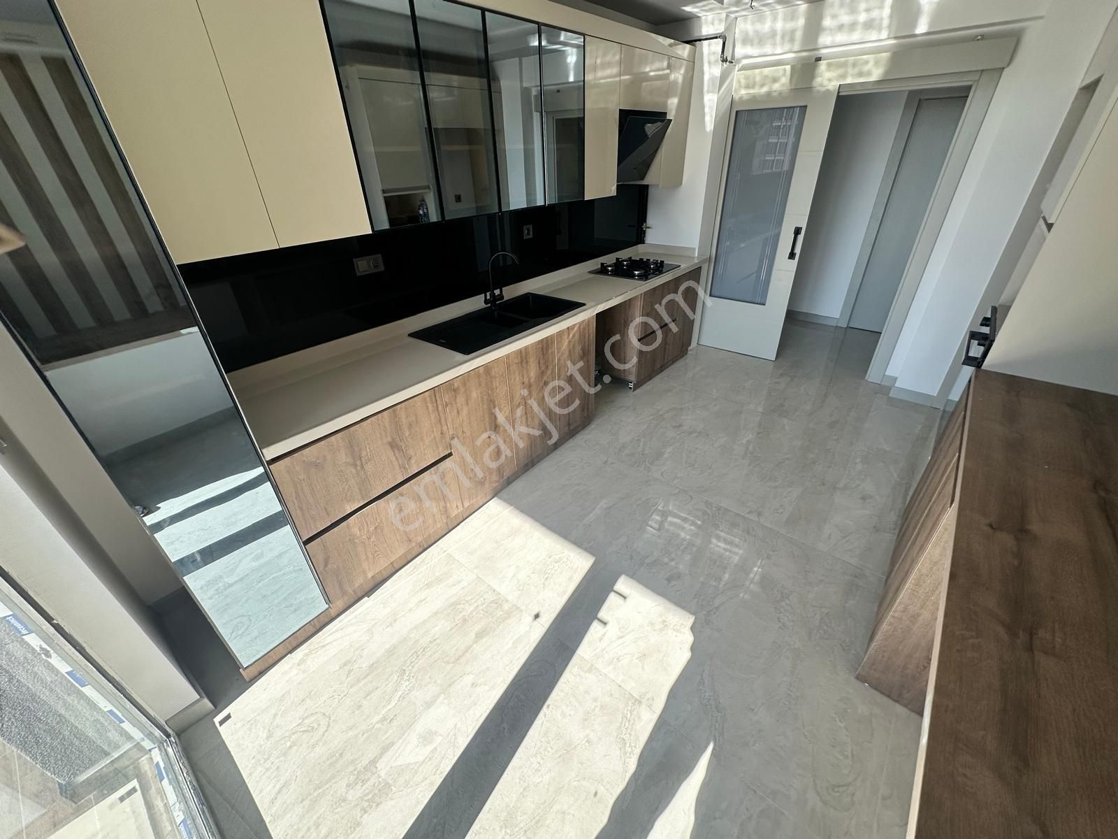 **site Dairesi** Son Kat 3+1 Manzaralı Cadde Üzeri 135m2 9 Kat