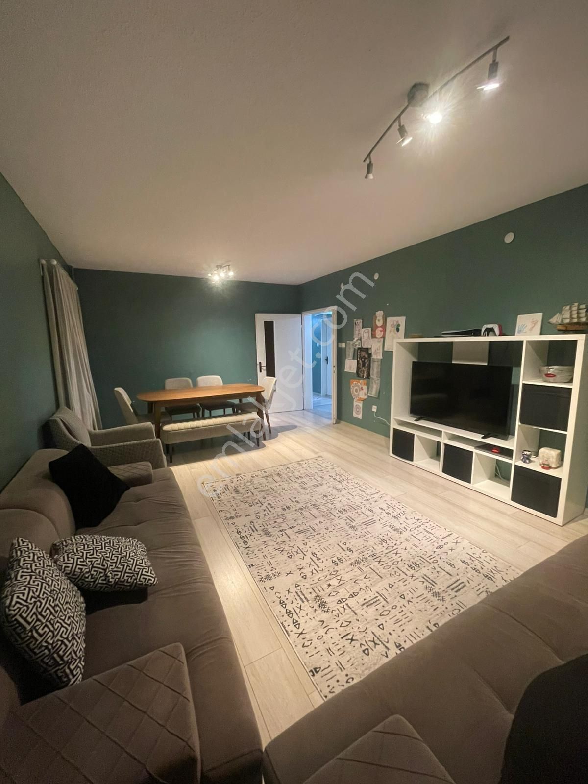 Bulvar Üzerinde Age Bloklarında 3+1 Site Dairesi