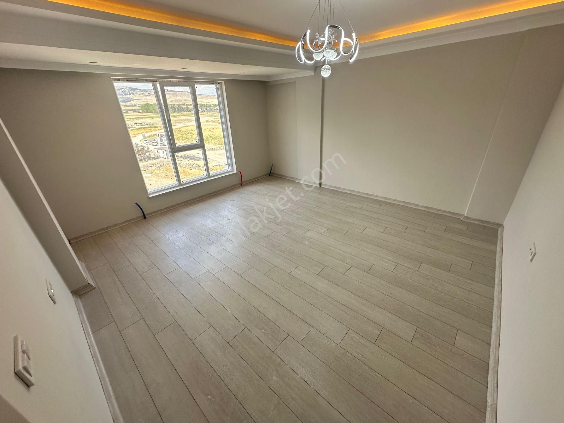 M.kemal De 3+1okullar Bölgesinde 125 M2 Şık Tasarımlı - Görsel 7