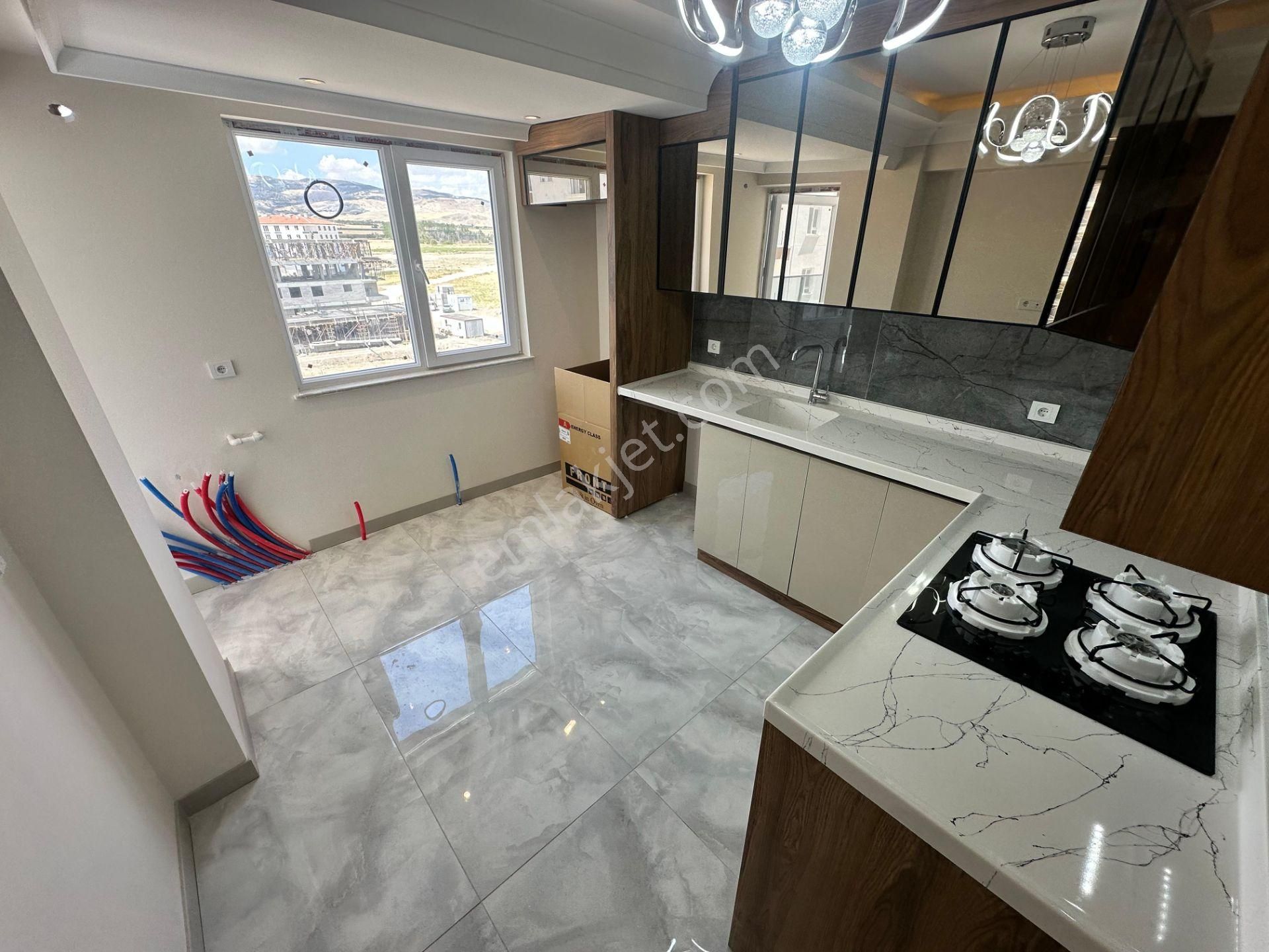 M.kemal De 3+1okullar Bölgesinde 125 M2 Şık Tasarımlı - Görsel 2