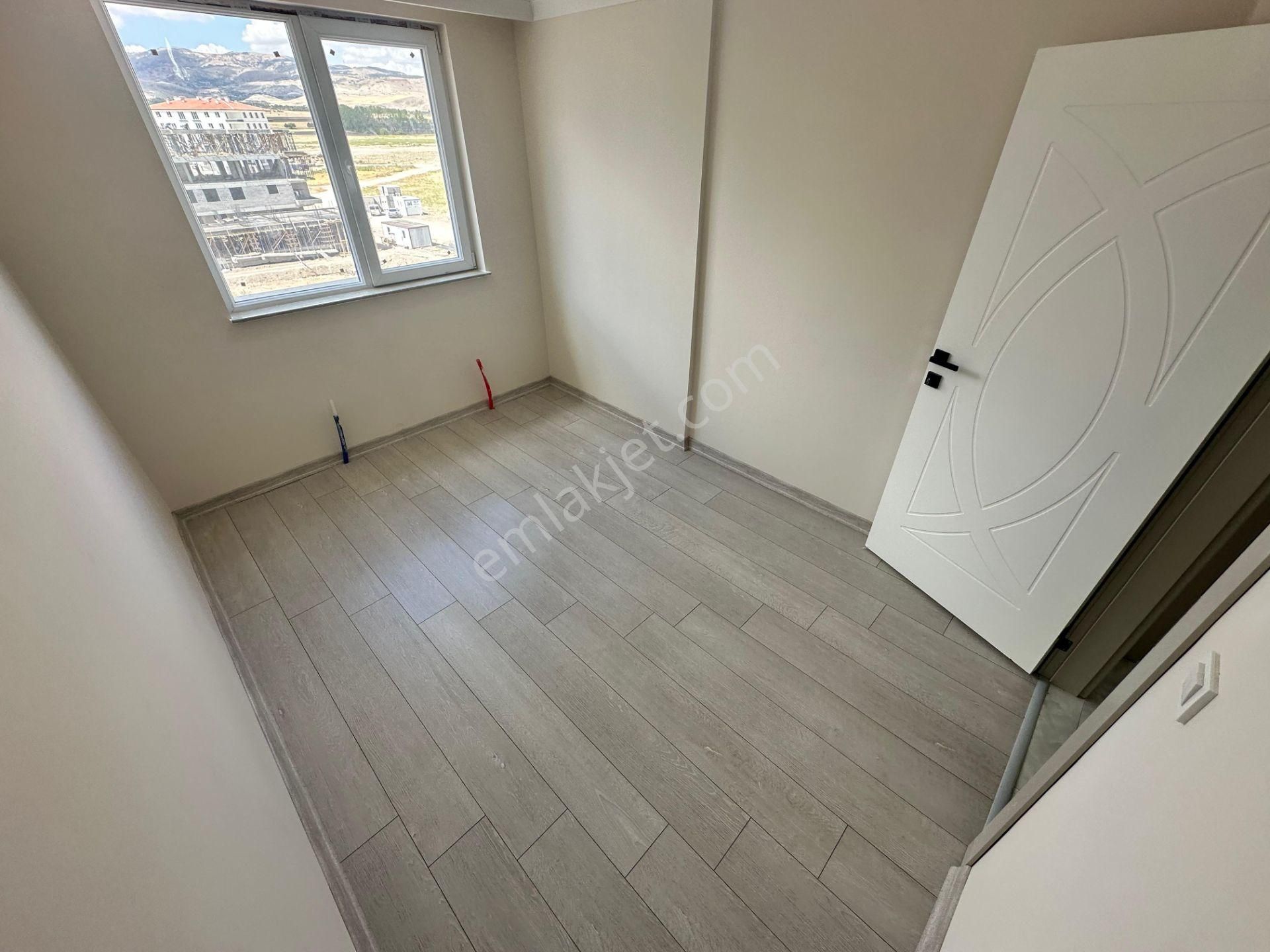 M.kemal De 3+1okullar Bölgesinde 125 M2 Şık Tasarımlı - Görsel 19