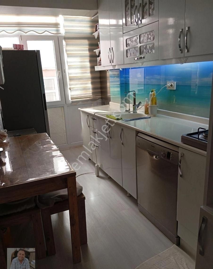 Abidinpaşa'da 110m2 3+1 Ana Yola Yakın Yapılı Balkonlu Salon Bağımlı 2. Kat Kombili Satılık Daire - Görsel 4