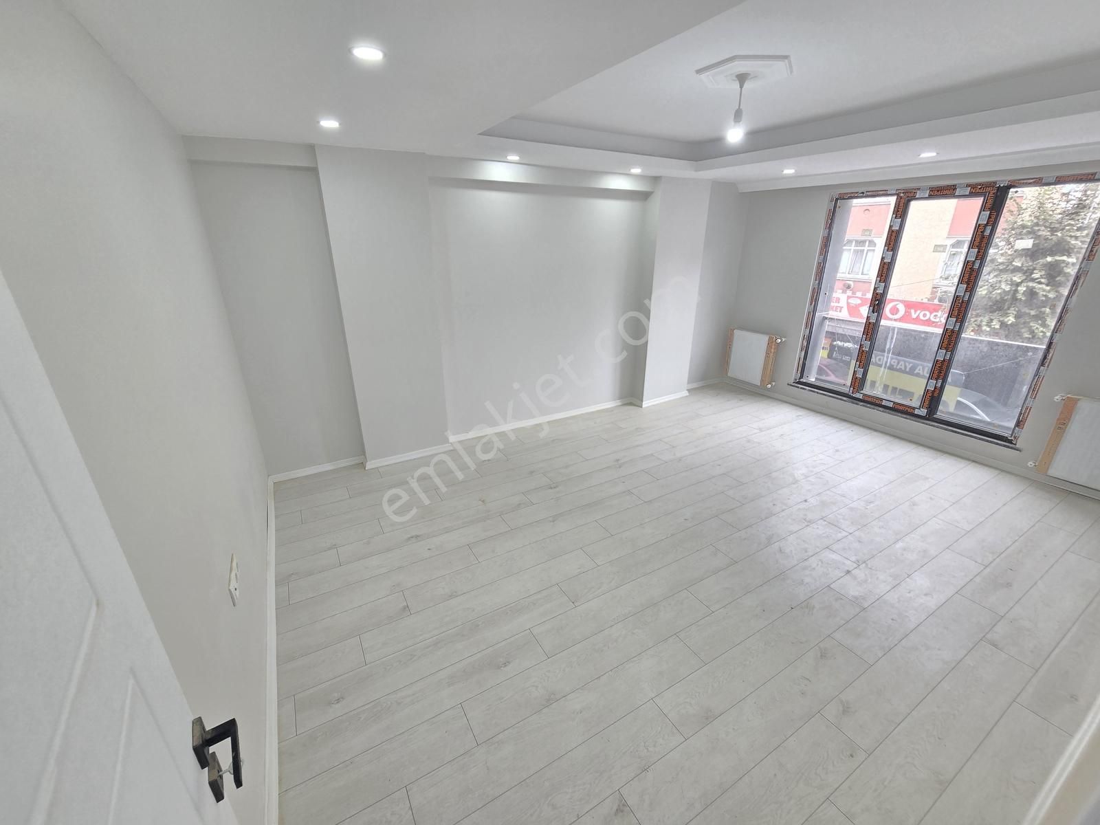 Pusula İnş.tan Cebeci Mah Merkez Camisne Yakın 100m2 3kat Daire