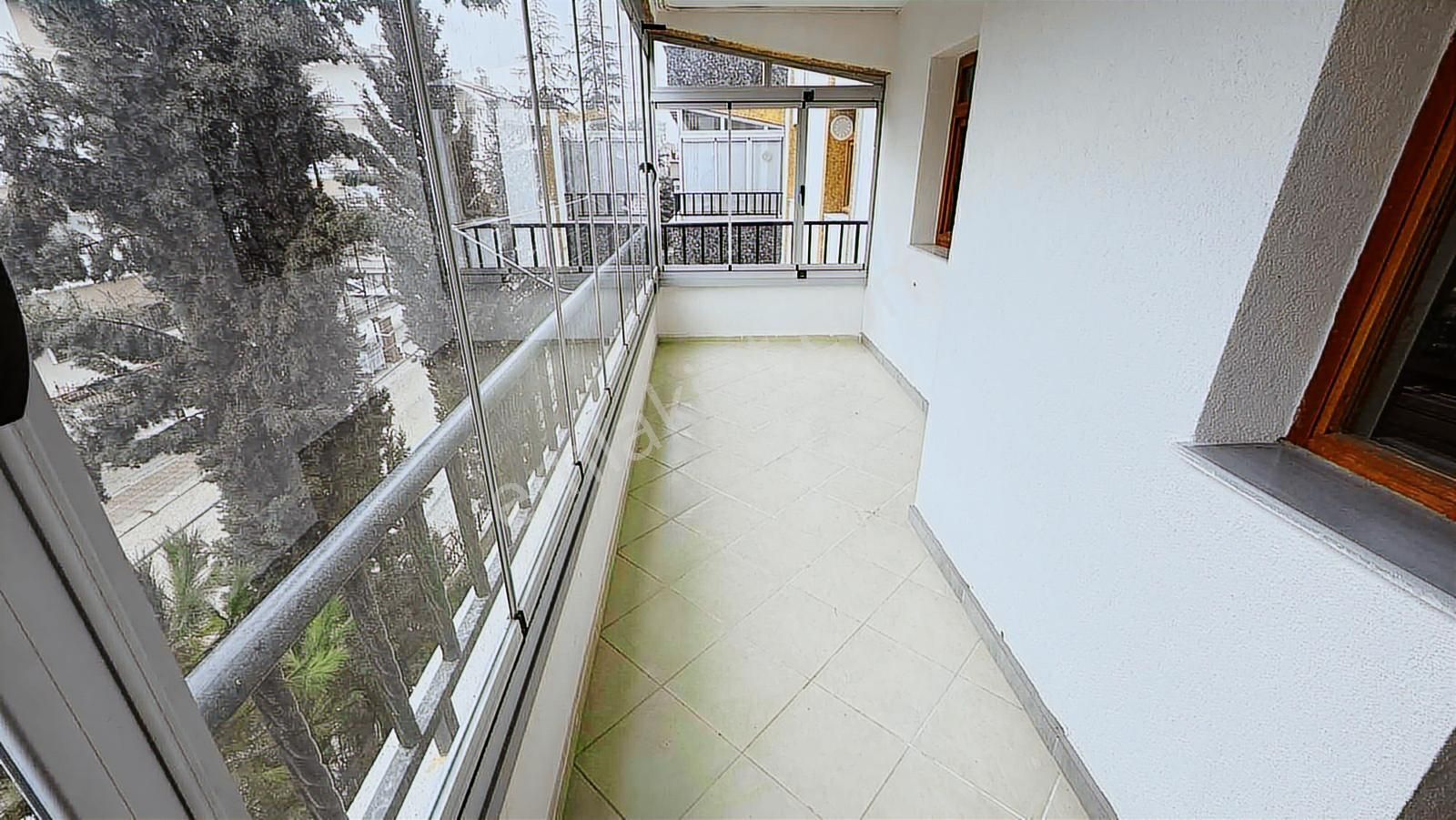 İki Büyük Balkonlu Ara Katta Bağımsız Ön Cephede 3+1 Kiralık - Görsel 33