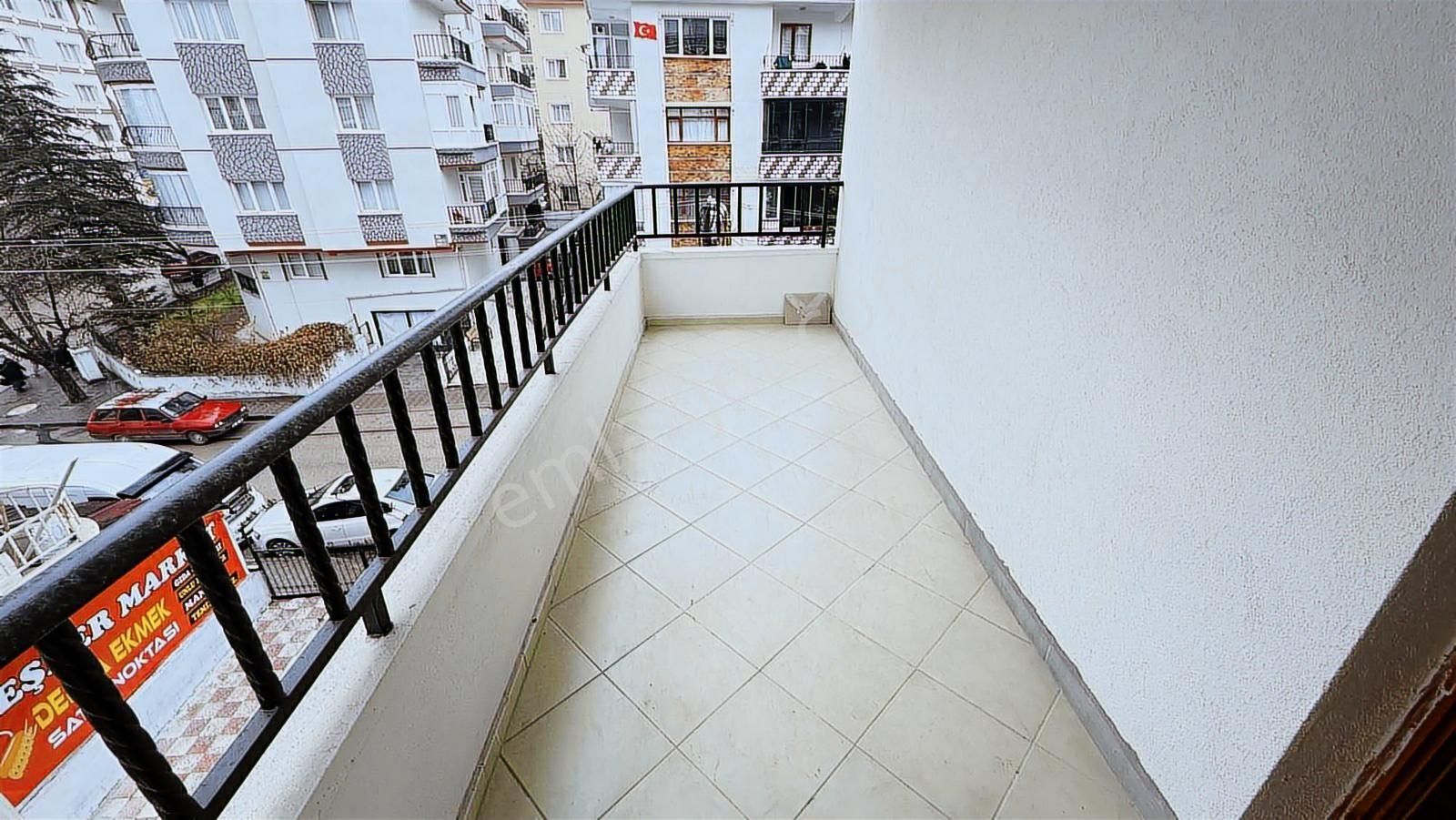 İki Büyük Balkonlu Ara Katta Bağımsız Ön Cephede 3+1 Kiralık - Görsel 32