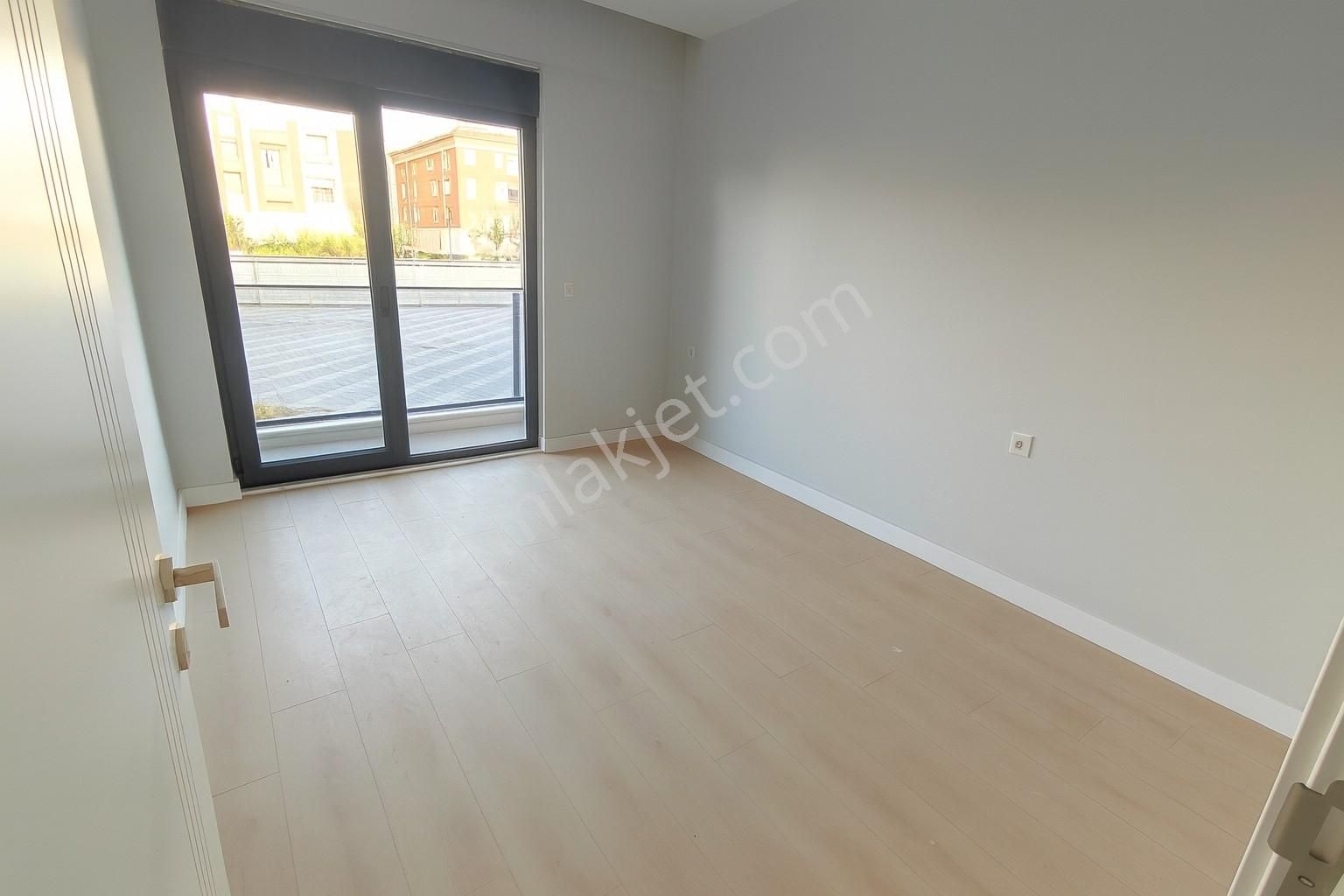 Altıntaş'ta Alternatif Katlarda 1+1 Balkonlu Havuz Cephe Satılık - Görsel 11