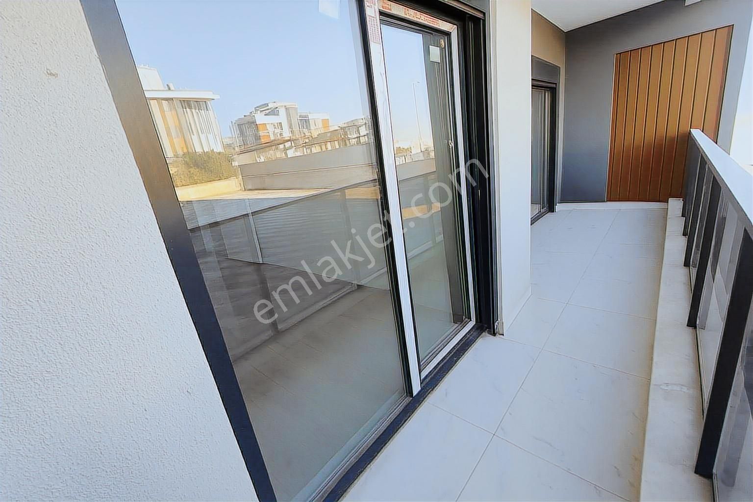 Altıntaş'ta Alternatif Katlarda 1+1 Balkonlu Havuz Cephe Satılık - Görsel 7