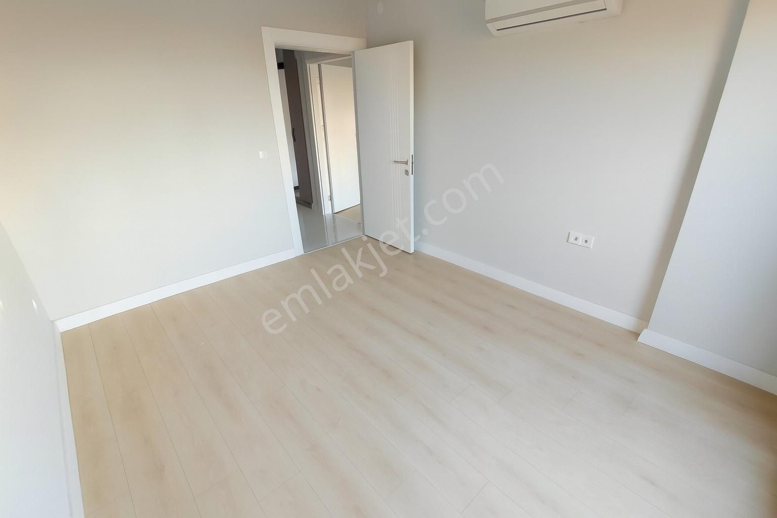 Altıntaş'ta Alternatif Katlarda 1+1 Balkonlu Havuz Cephe Satılık - Görsel 12