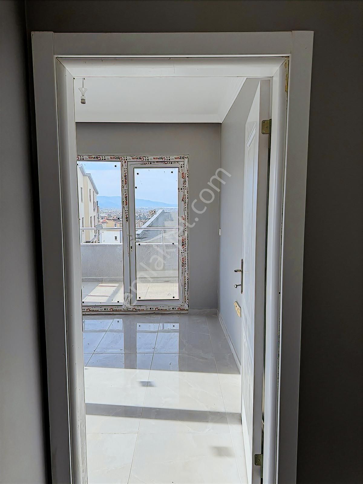 Akçalarda Göl Manzaralı Yerden Isıtmalı Sıfır 3+1 Dubleks Daire - Görsel 15