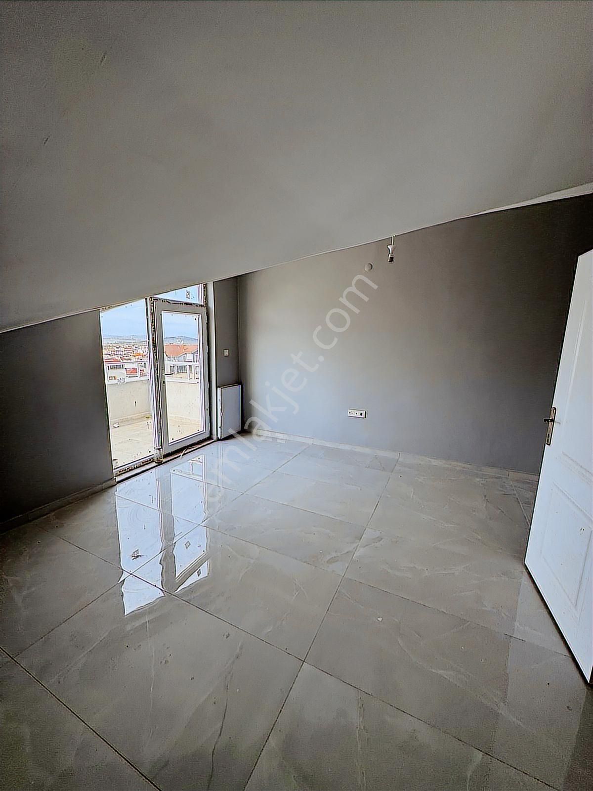 Akçalarda Göl Manzaralı Yerden Isıtmalı Sıfır 3+1 Dubleks Daire - Görsel 11