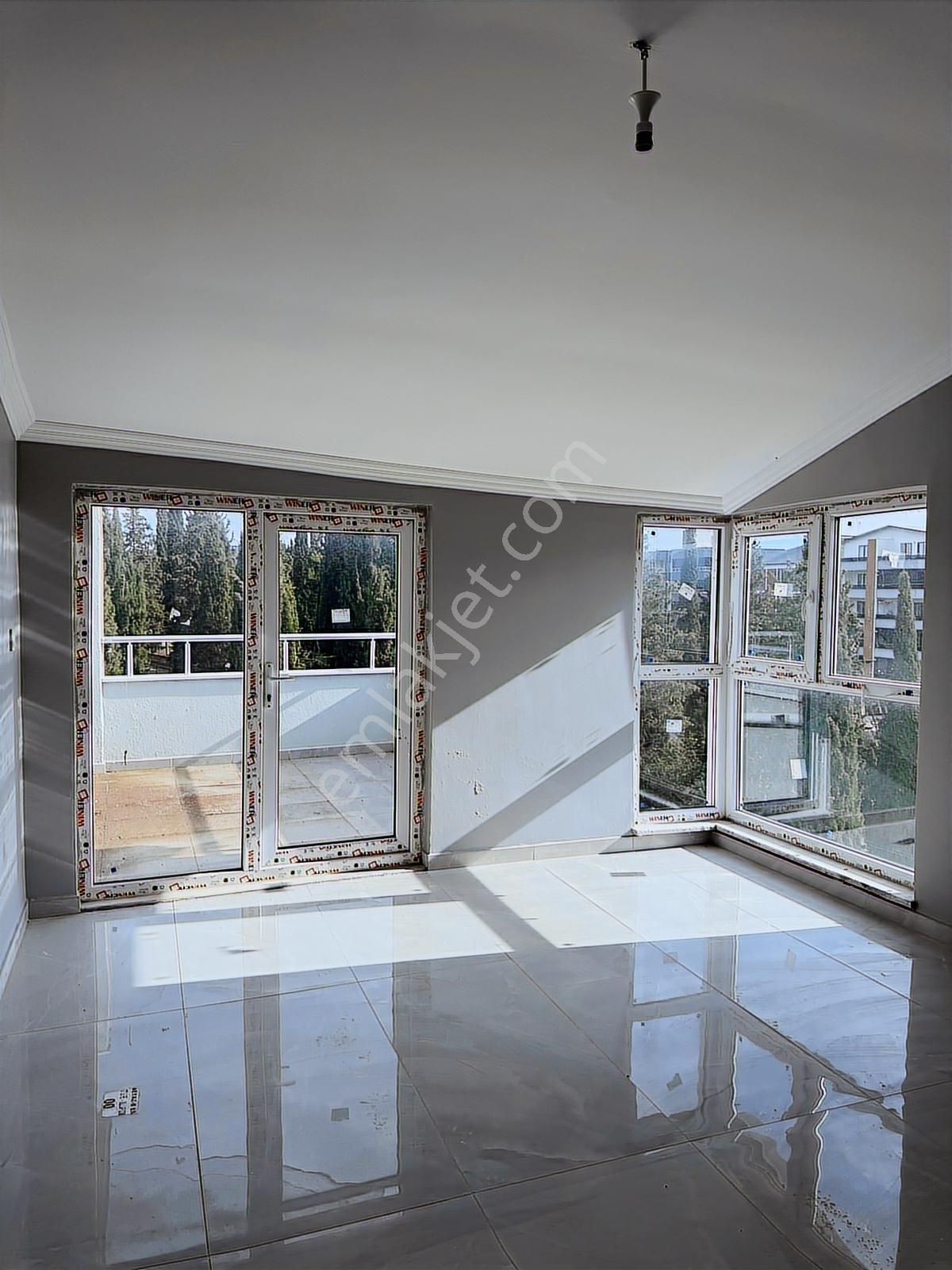 Akçalarda Göl Manzaralı Yerden Isıtmalı Sıfır 3+1 Dubleks Daire - Görsel 17