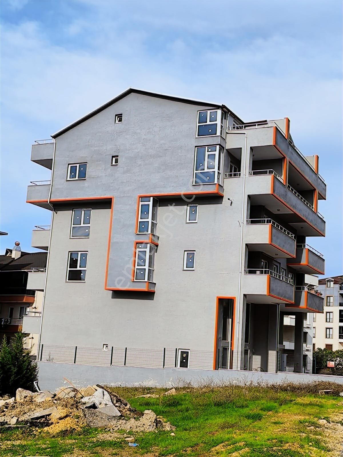 Akçalarda Göl Manzaralı Yerden Isıtmalı Sıfır 3+1 Dubleks Daire