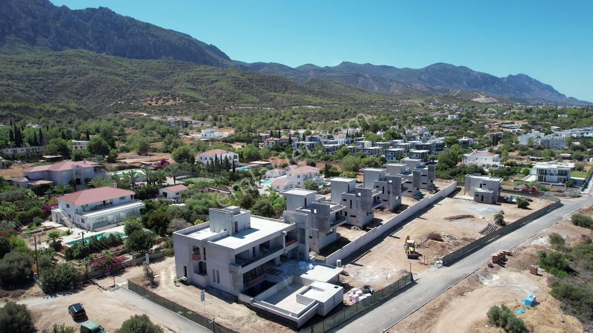 Girne Edremit'te Deniz Manzaralı Satılık 5+1 Ultra Lüks Villa !!