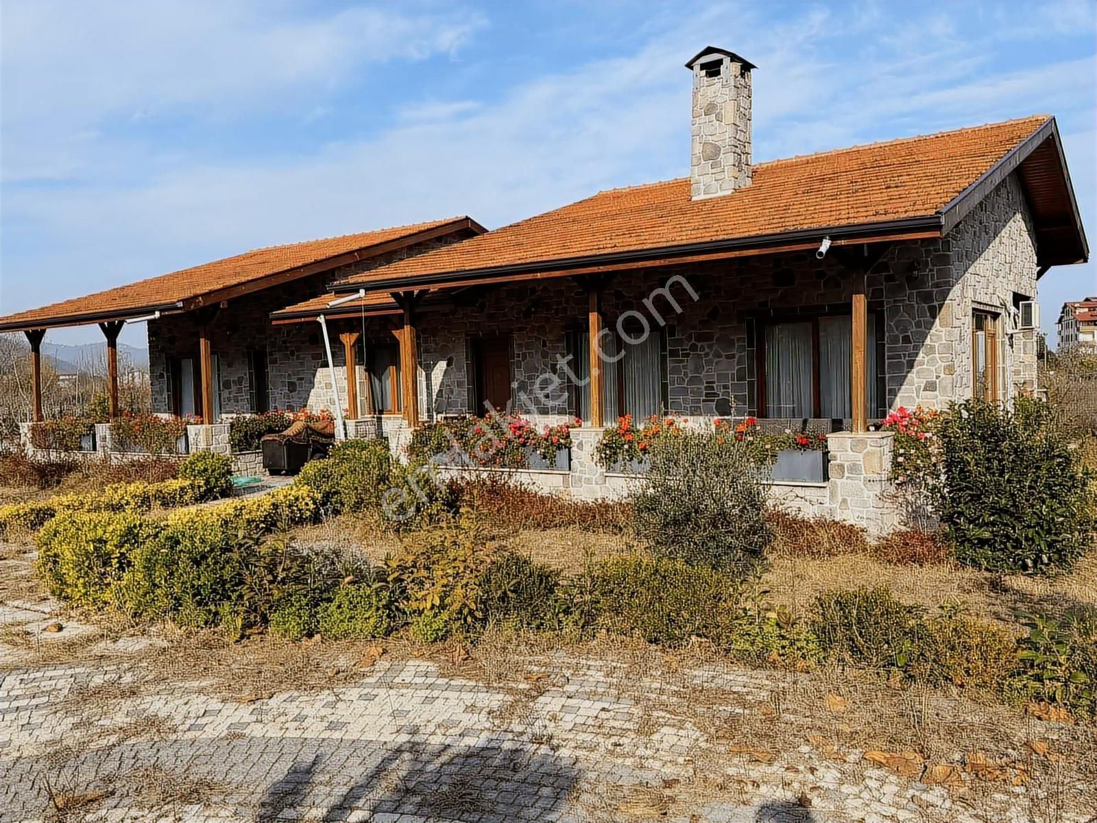 Ordu Perşembe Efirlide 3.320 M² Arsa İçinde Özel Taş Villa - Görsel 3