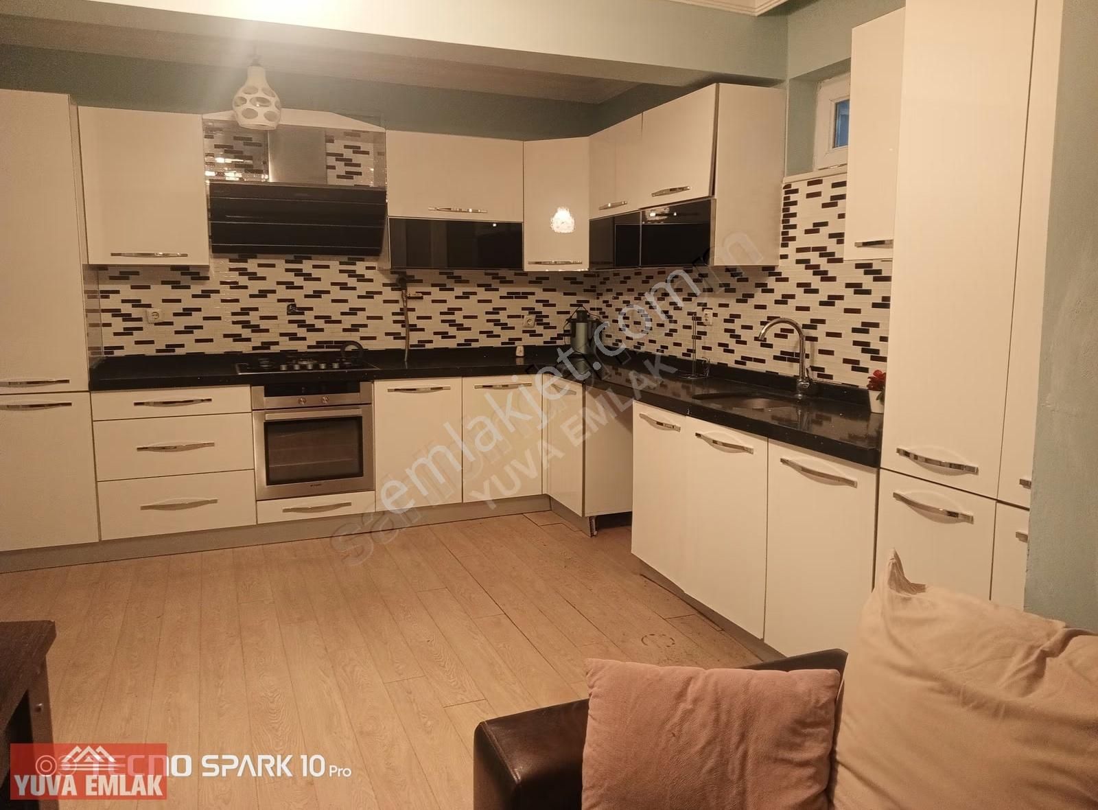 Hürriyet Mahallesinde 5+1 Fırsat Eşyalı Satılık Triplex Villa - Görsel 21