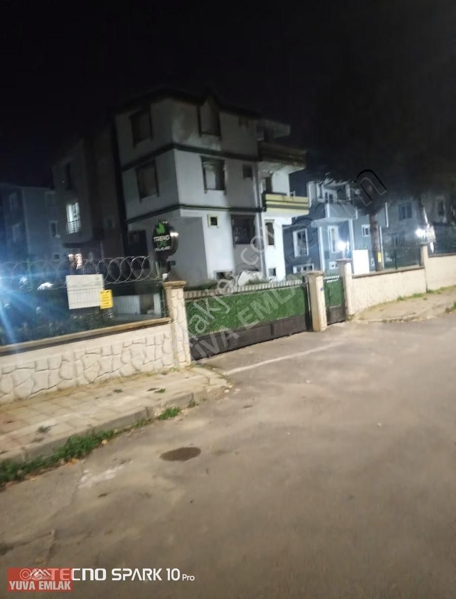 Hürriyet Mahallesinde 5+1 Fırsat Eşyalı Satılık Triplex Villa - Görsel 9