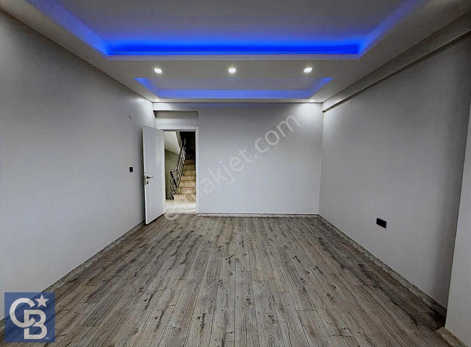 Şakran' Da Satılık 5+1 Geniş Bahçeli Tripleks Villa - Görsel 2