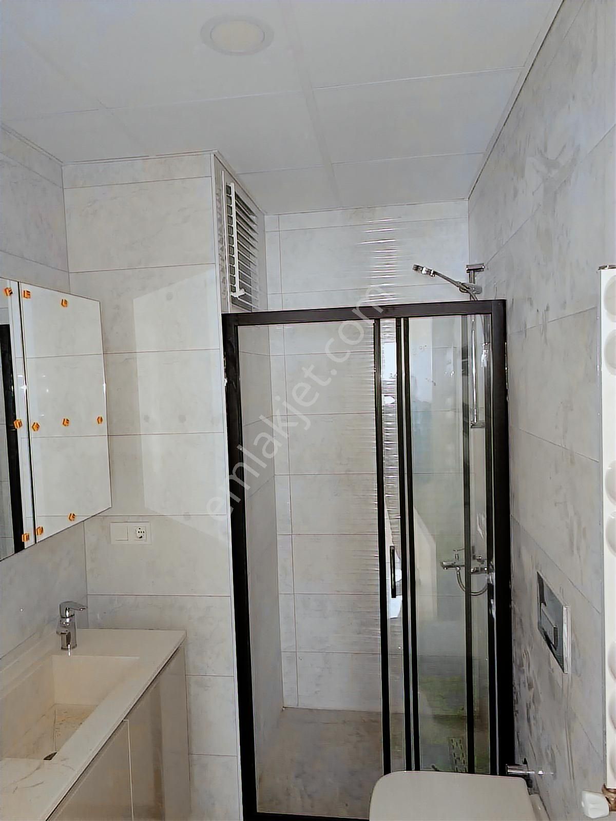 Güvenlikli Sitede,peyzajlı,çocuk Oyun Bahçeli,balkonlu Dairedir. - Görsel 2